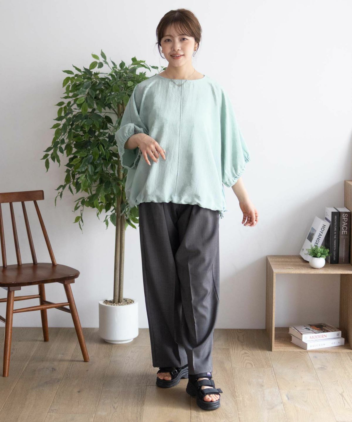 nAvy 裾サイドシャーリングブラウス レディース