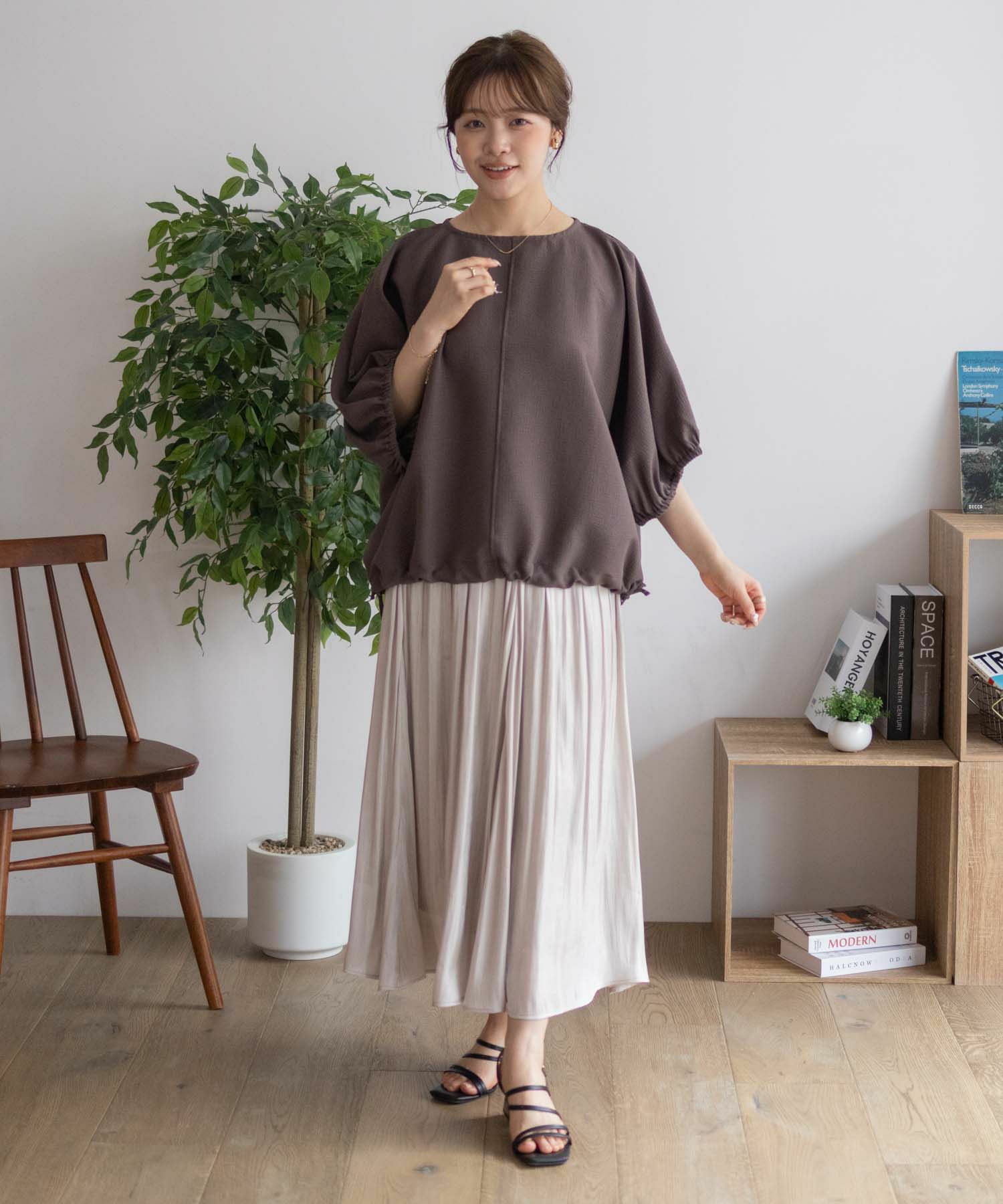 nAvy  裾サイドシャーリングブラウス レディース商品画像-28