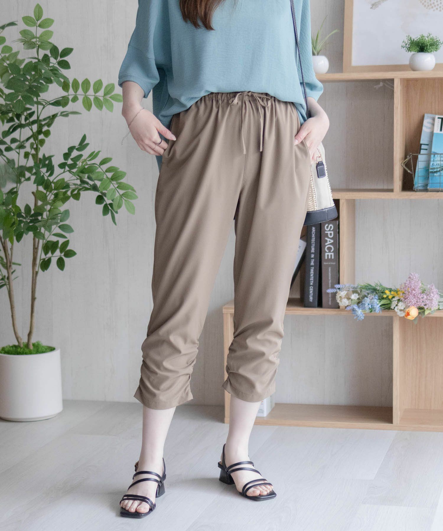 nAvy SARARI  裾シャーリング7分丈パンツ レディース商品画像-1