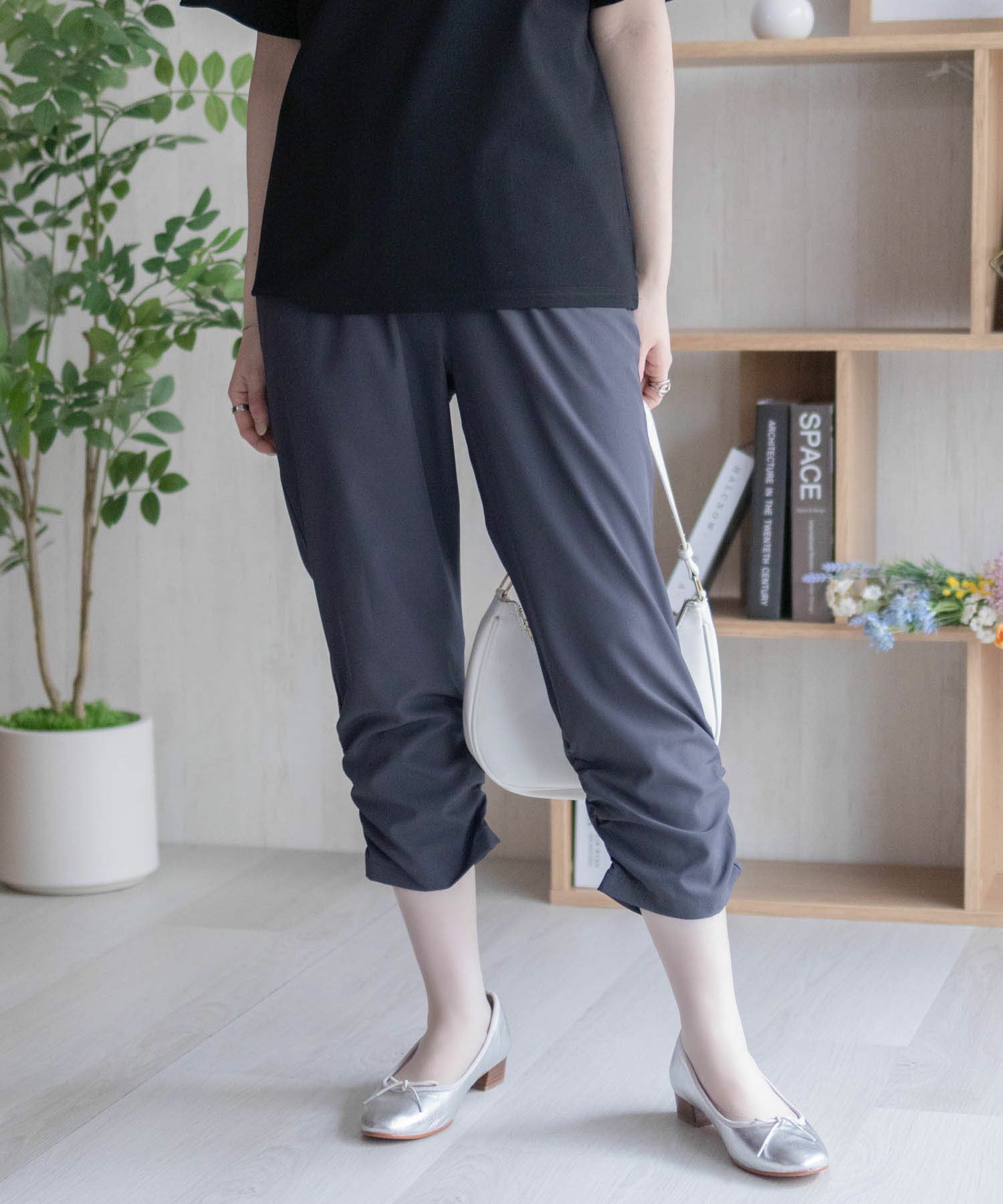 nAvy SARARI 裾シャーリング7分丈パンツ レディース