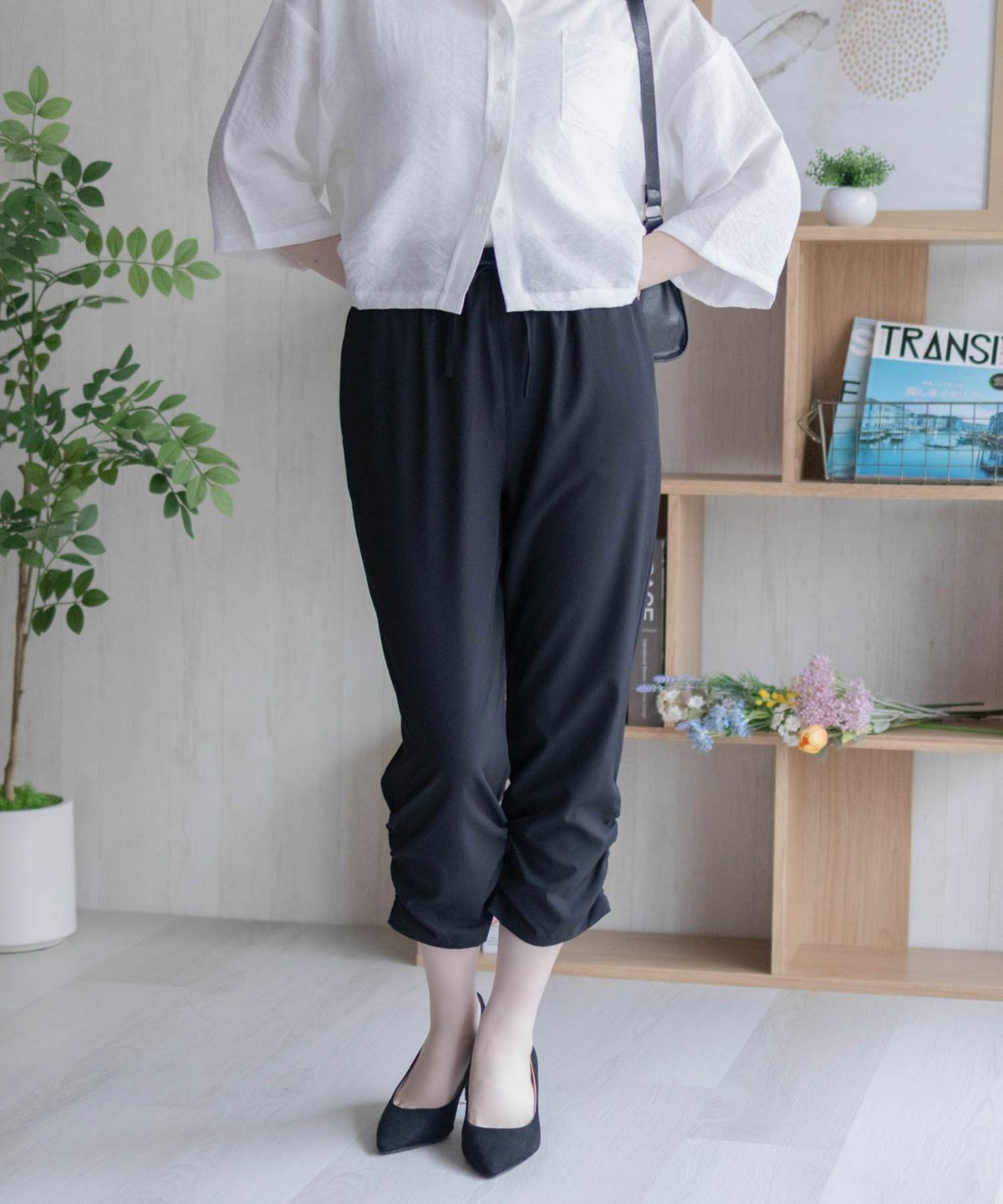 nAvy SARARI 裾シャーリング7分丈パンツ レディース