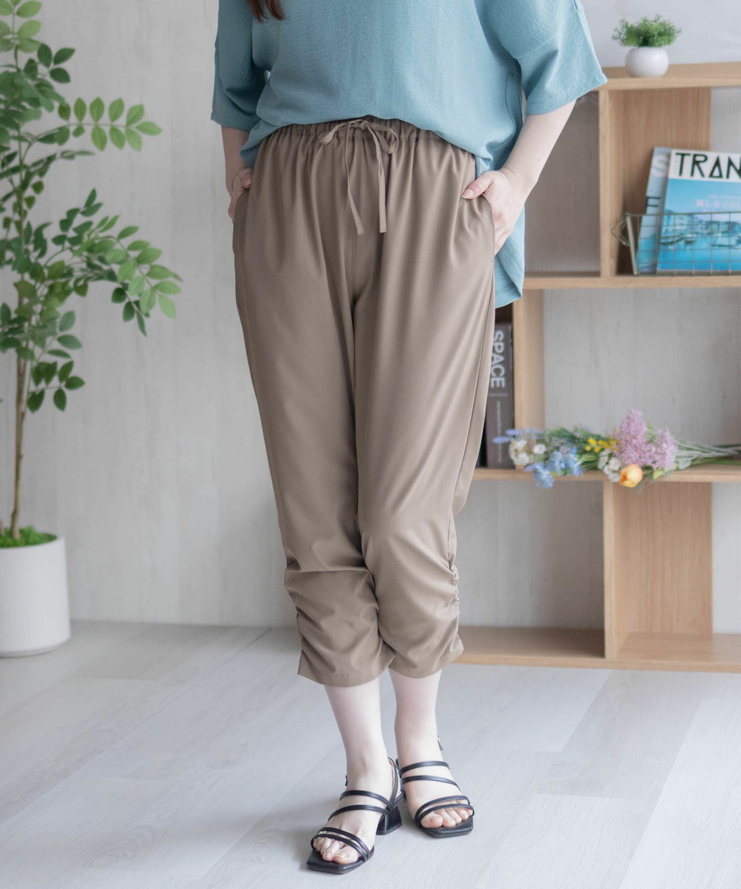 nAvy SARARI  裾シャーリング7分丈パンツ レディース商品サムネイル-5