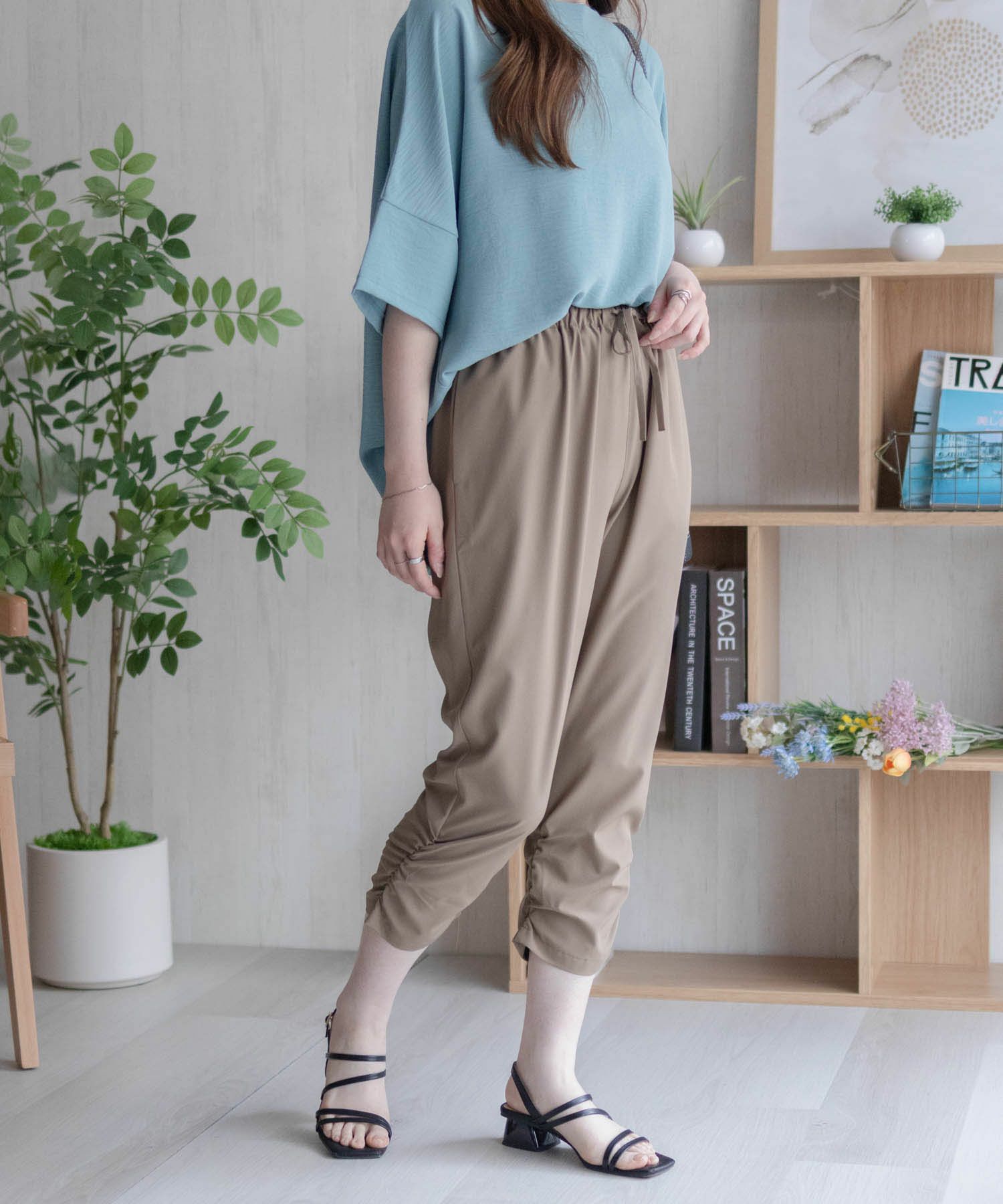 nAvy SARARI 裾シャーリング7分丈パンツ レディース