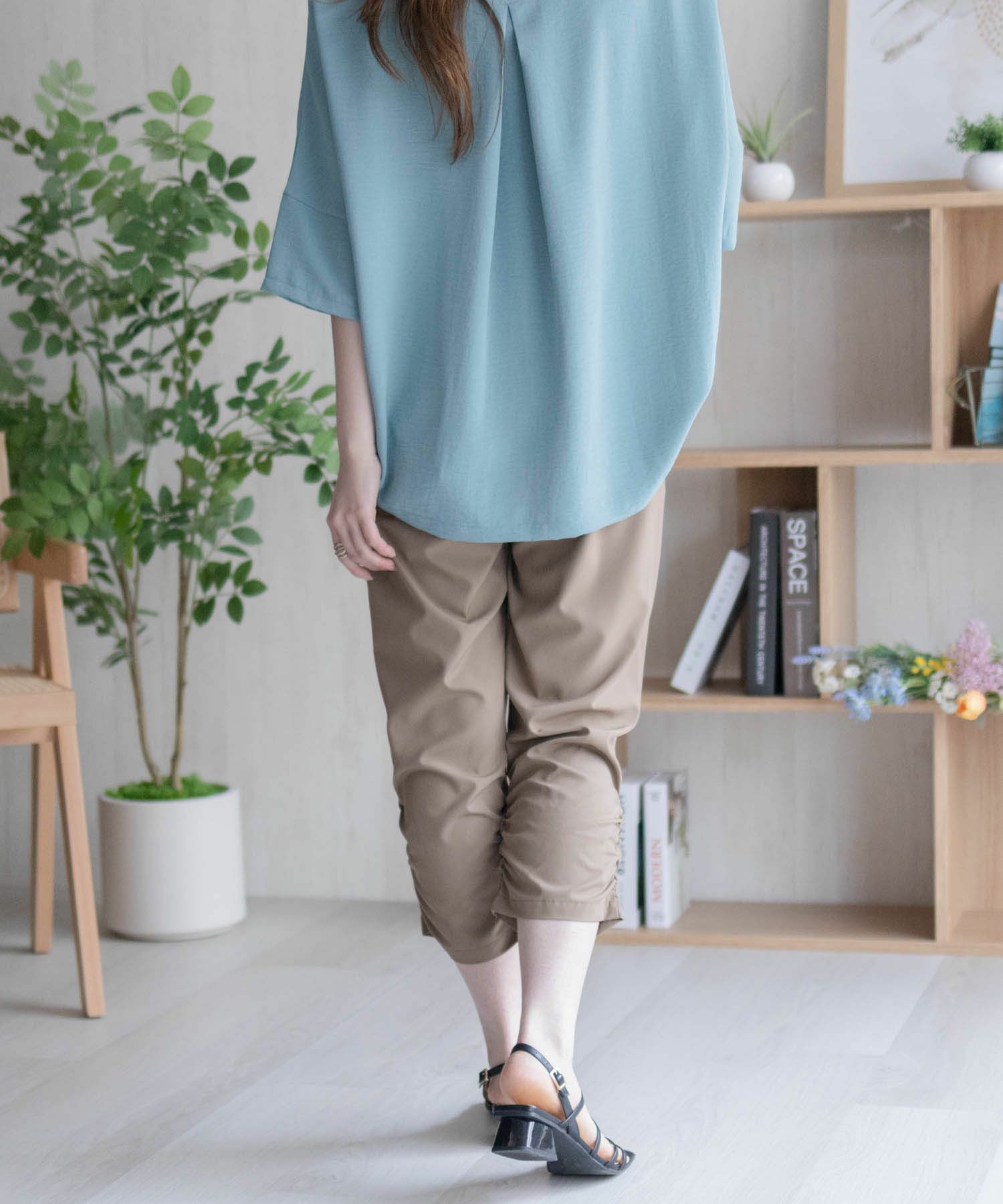 nAvy SARARI  裾シャーリング7分丈パンツ レディース商品サムネイル-9