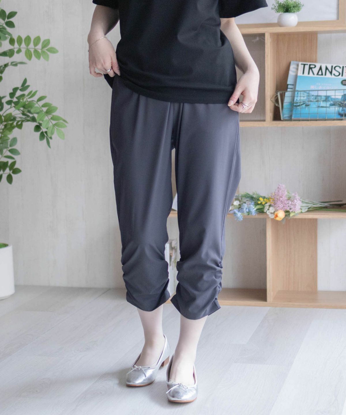 nAvy SARARI 裾シャーリング7分丈パンツ レディース