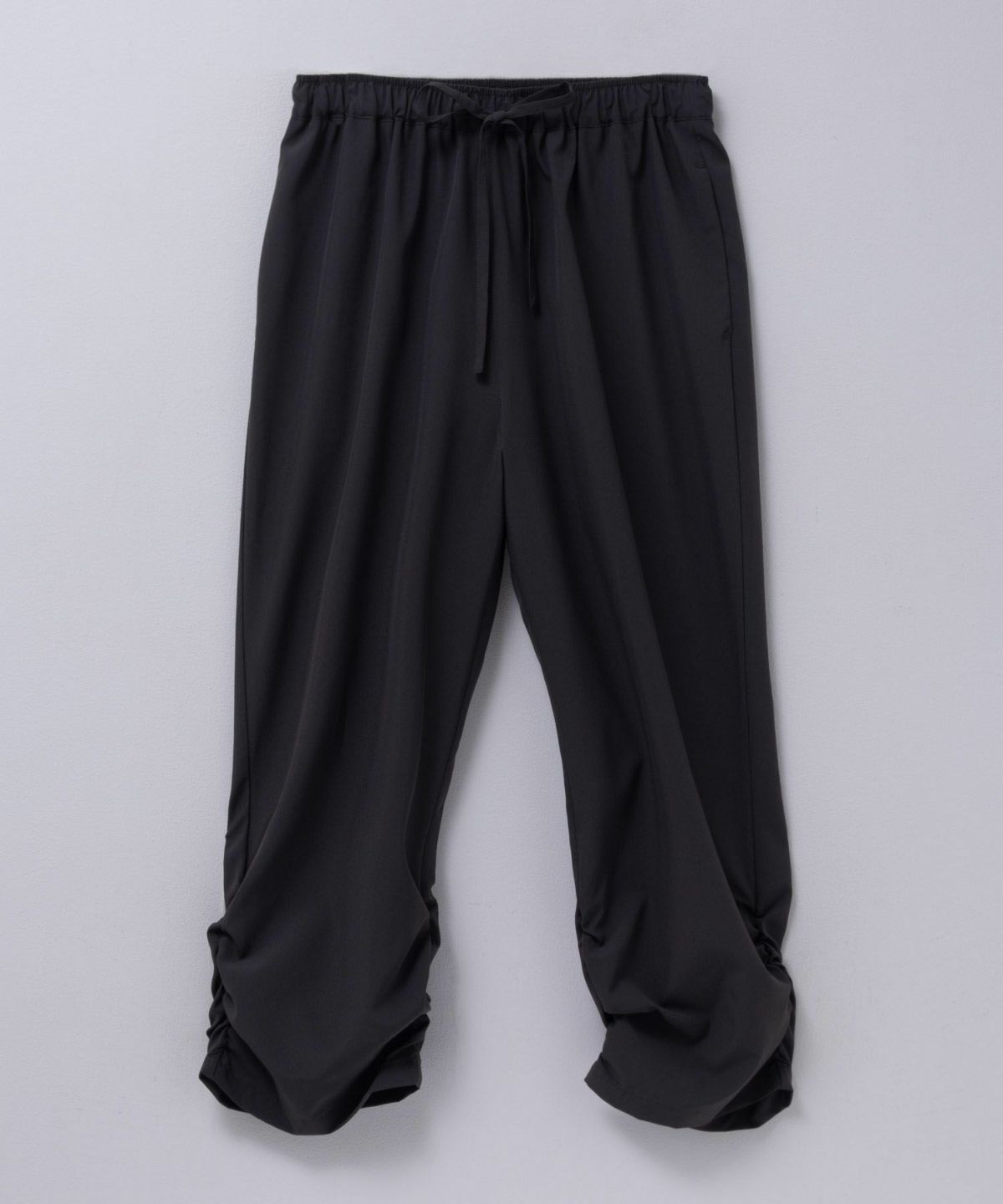 nAvy SARARI 裾シャーリング7分丈パンツ レディース