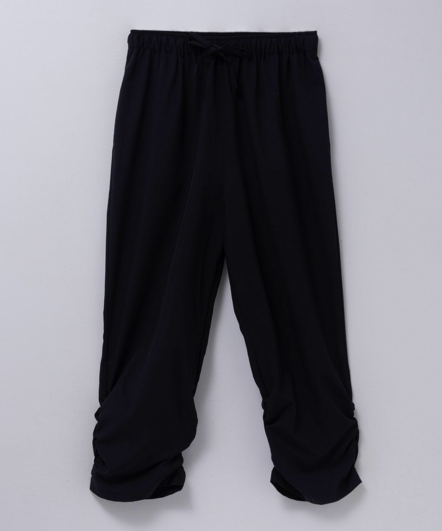 nAvy SARARI 裾シャーリング7分丈パンツ レディース