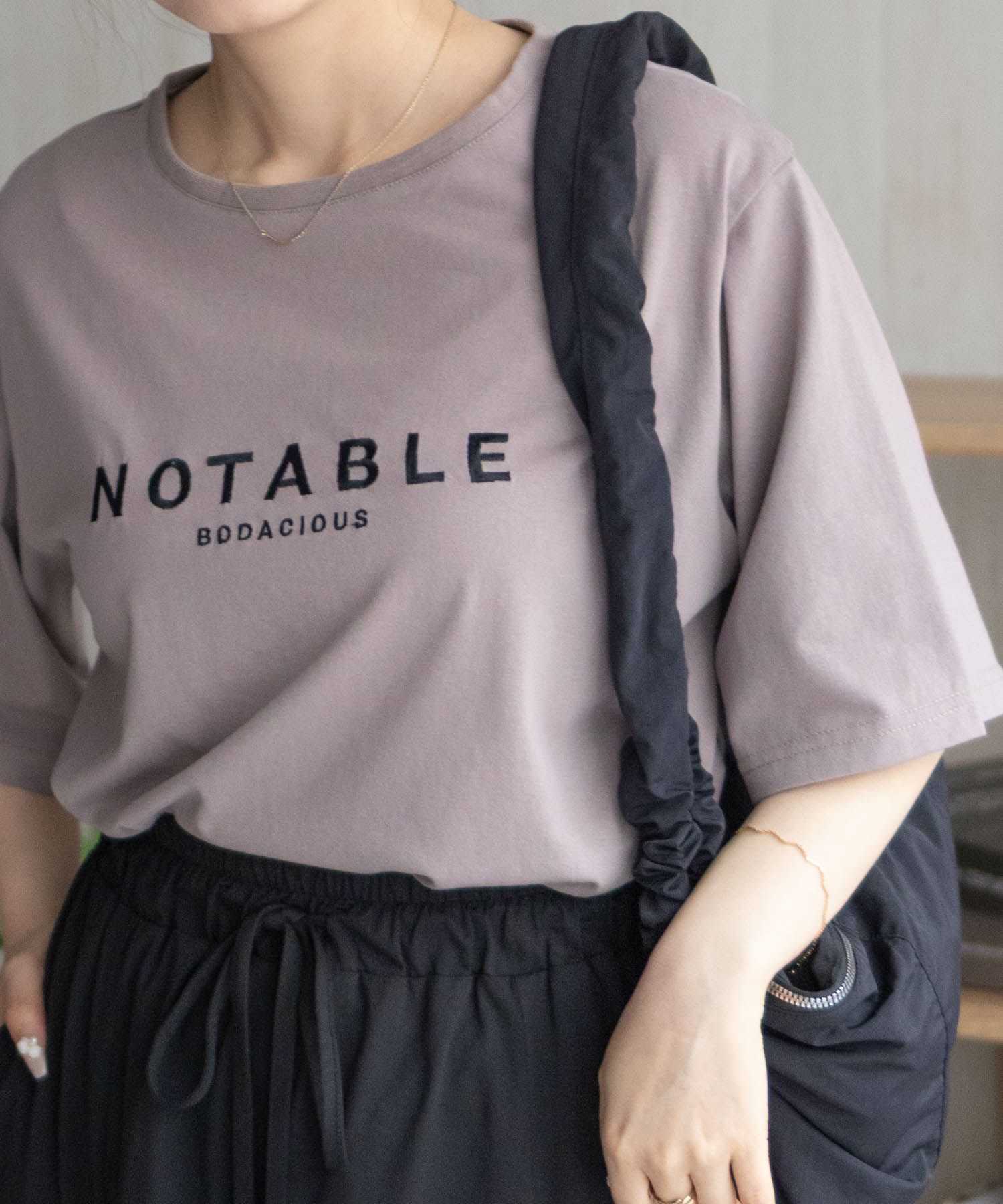 nAvy ロゴ刺繍Tシャツ レディース メール便 対応商品商品サムネイル-3