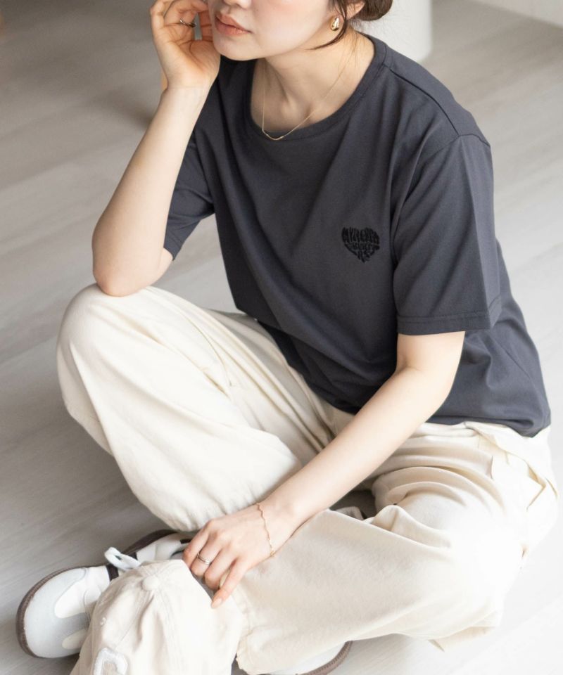 nAvy ハートロゴ刺繍Tシャツ レディース