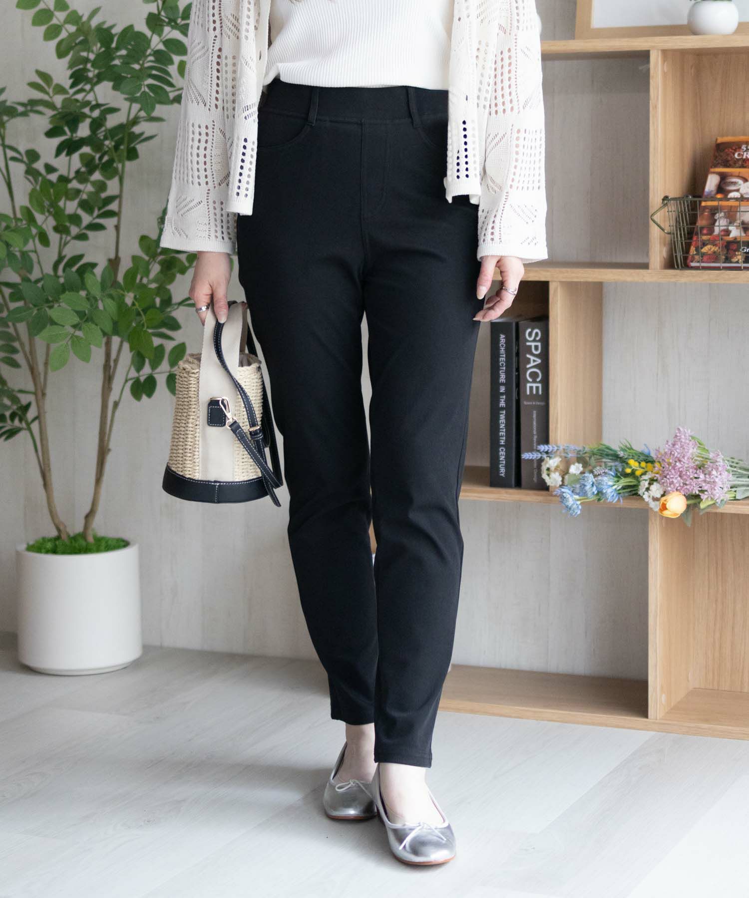 nAvy SARARI  ひんやりフローズンストレートパンツ レディース商品サムネイル-1