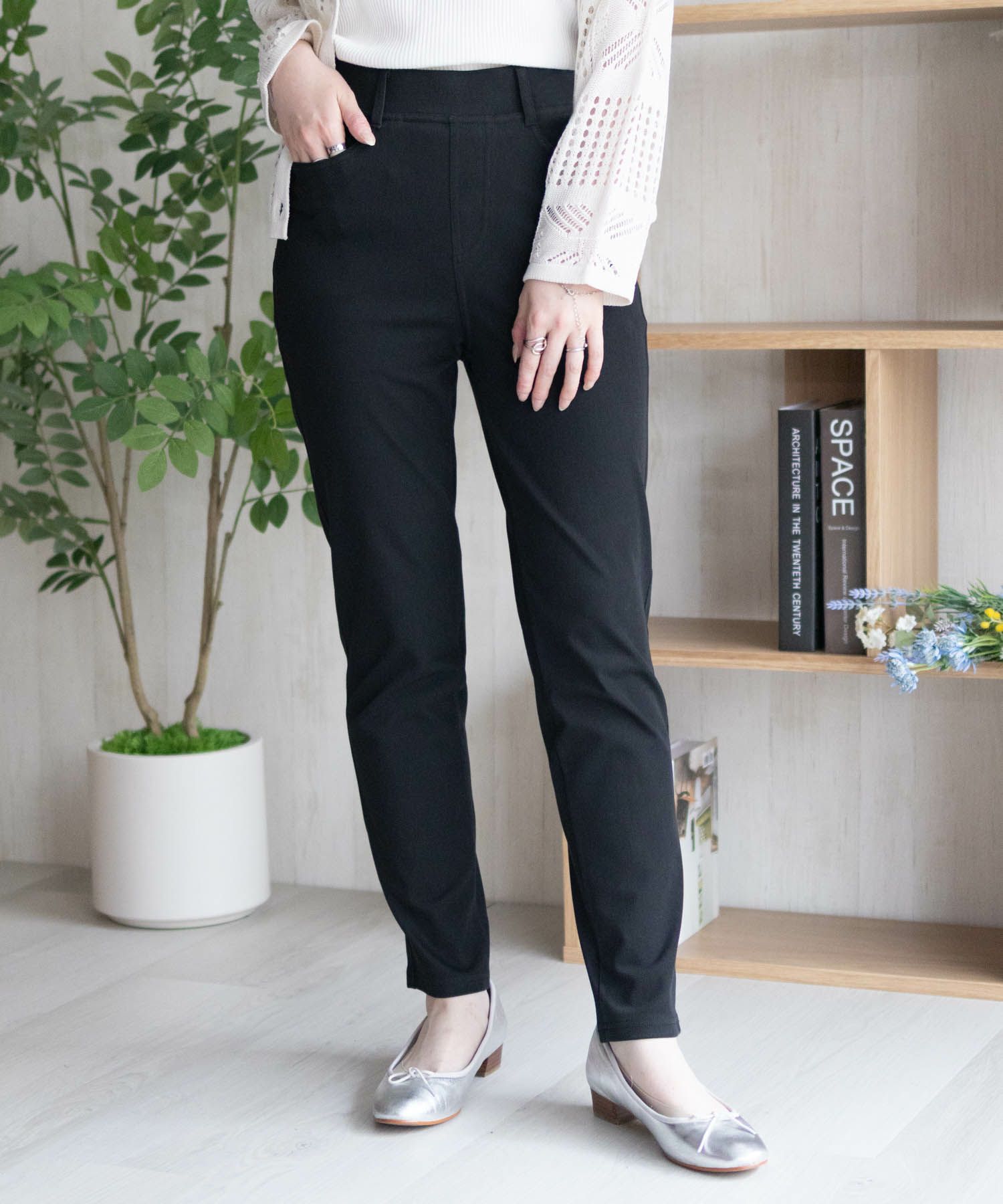 nAvy SARARI ひんやりフローズンストレートパンツ レディース
