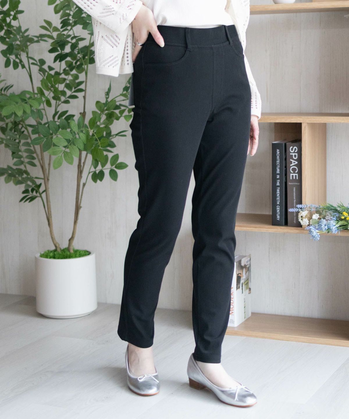 nAvy SARARI ひんやりフローズンストレートパンツ レディース