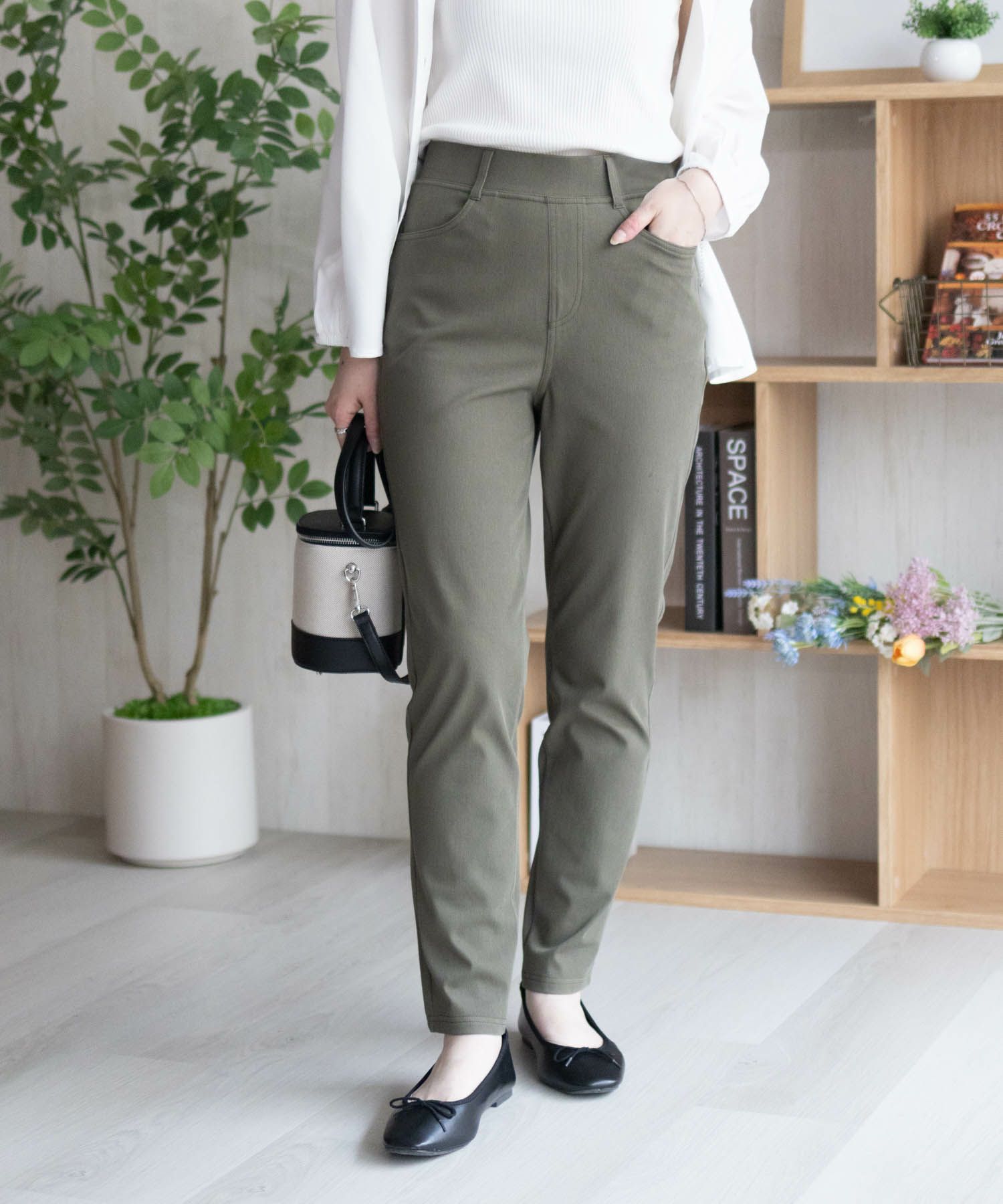 nAvy SARARI ひんやりフローズンストレートパンツ レディース