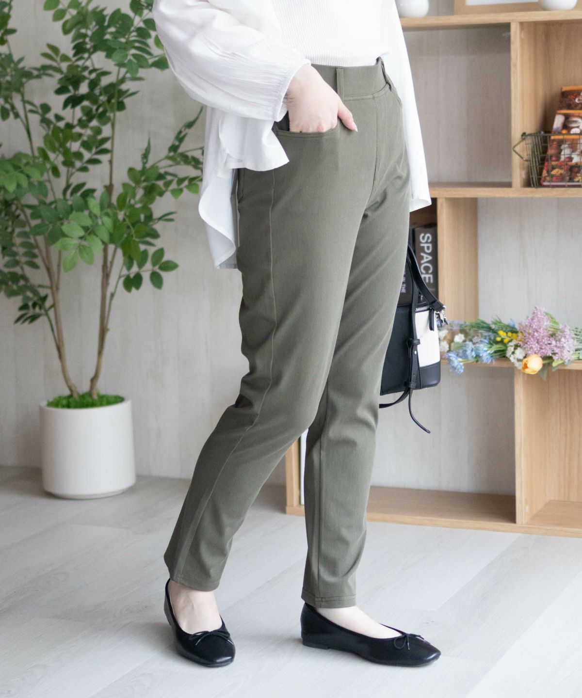 nAvy SARARI ひんやりフローズンストレートパンツ レディース