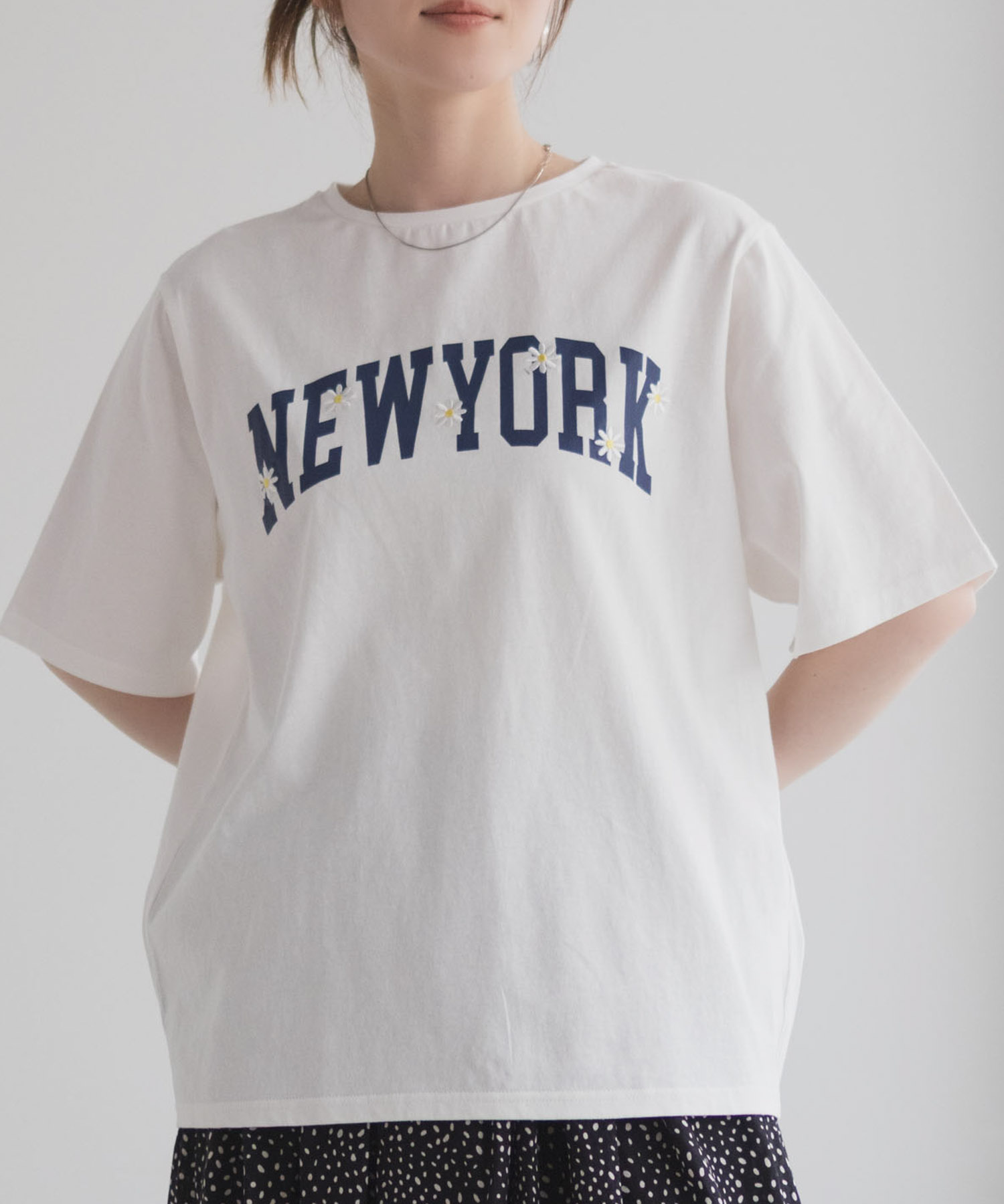 フラワー刺繍カレッジTシャツ レディース メール便 対応商品商品画像-1