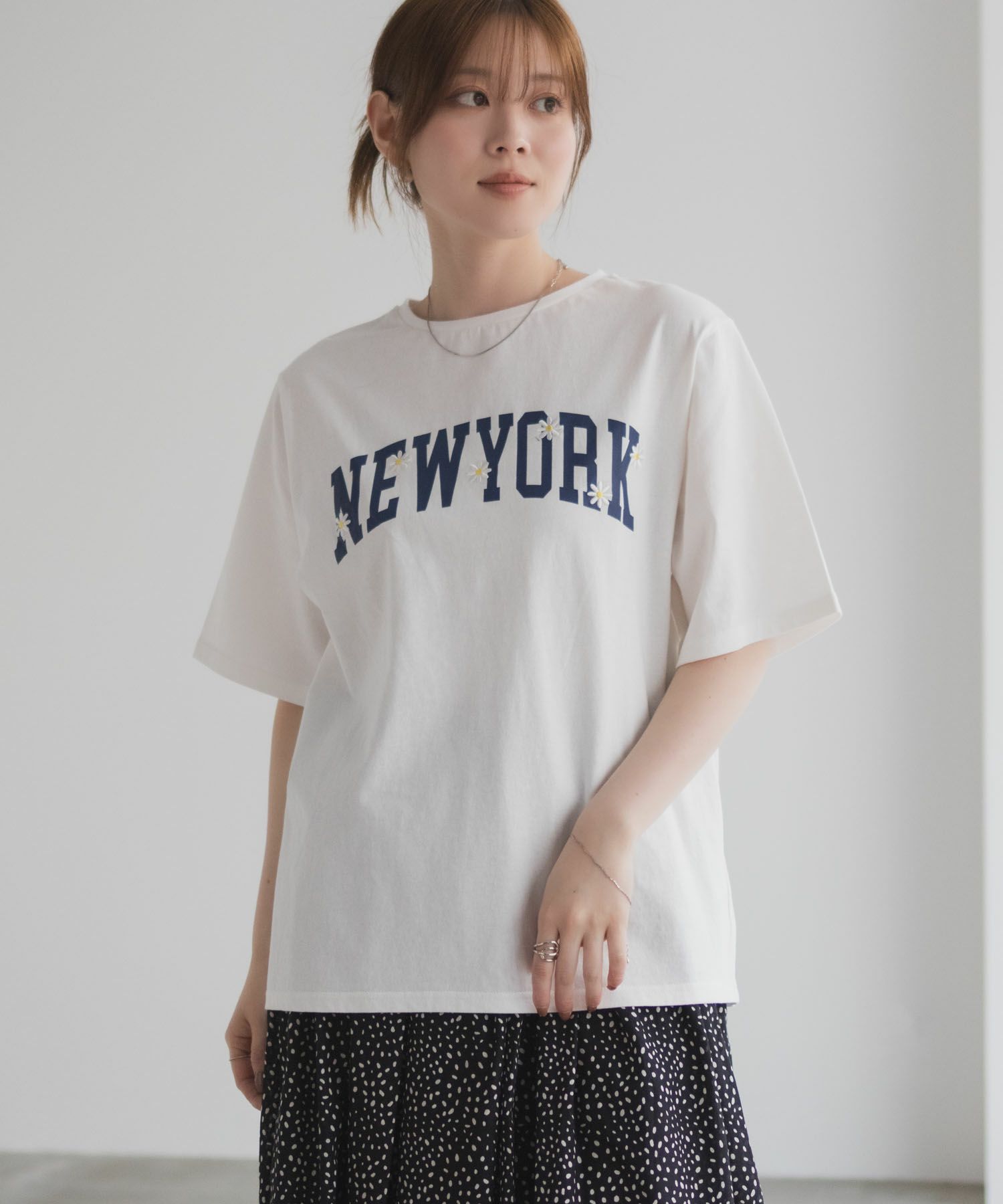 フラワー刺繍カレッジTシャツ レディース メール便 対応商品商品画像-2