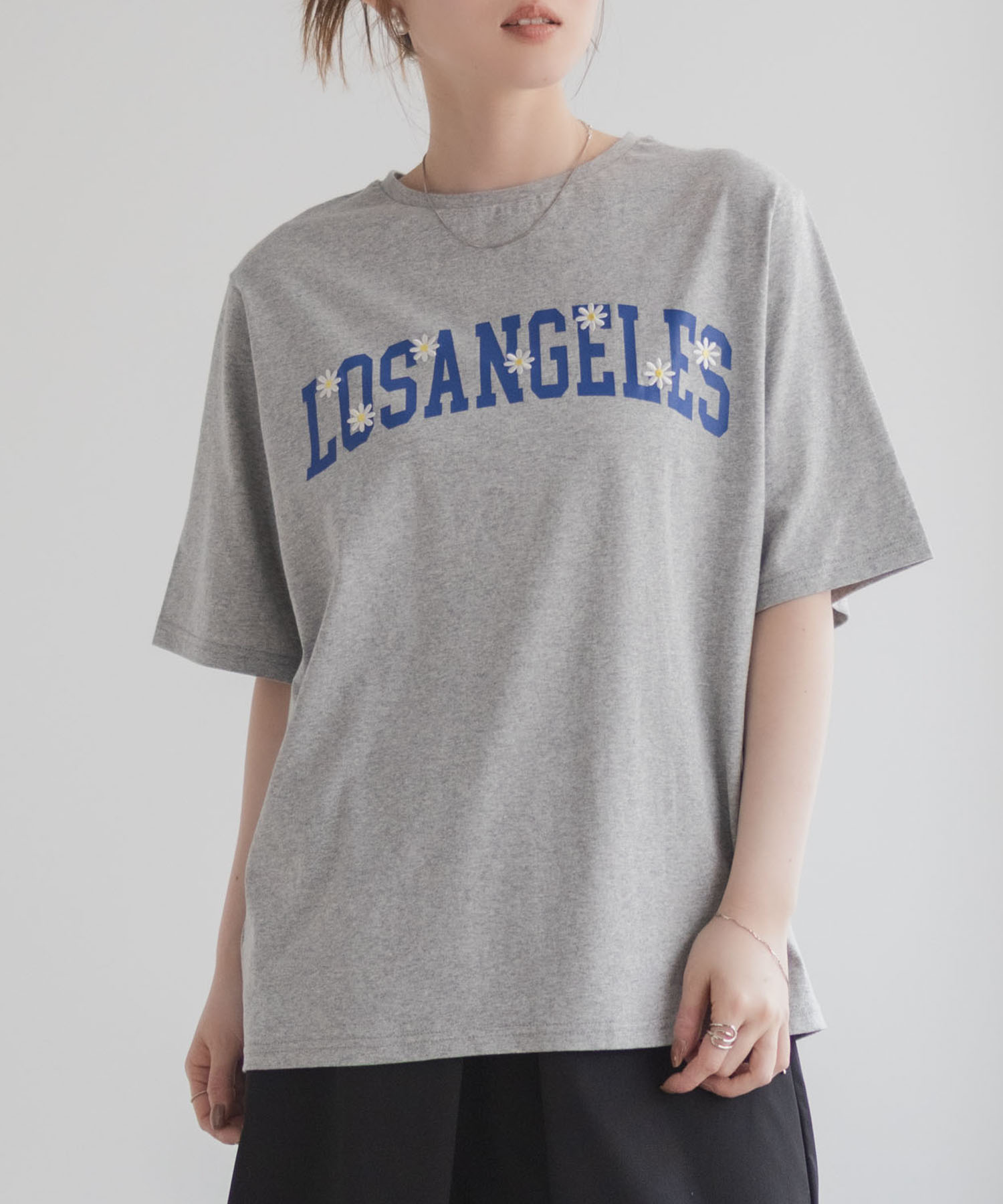 フラワー刺繍カレッジTシャツ レディース メール便 対応商品商品サムネイル-1