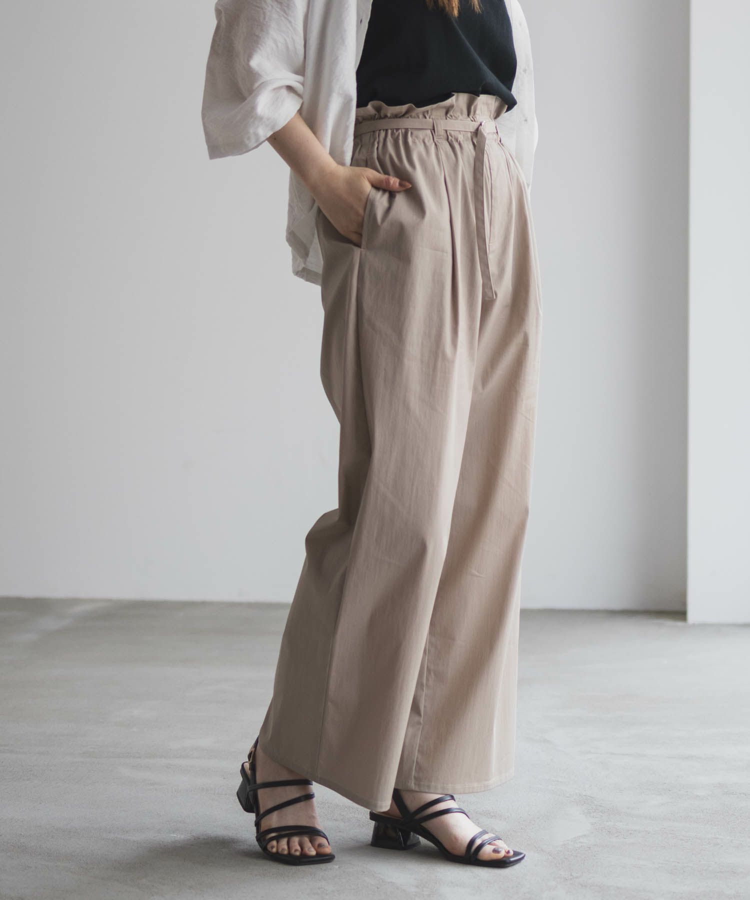 nAvy SARARI ベルト付きハイウエストパンツ レディース