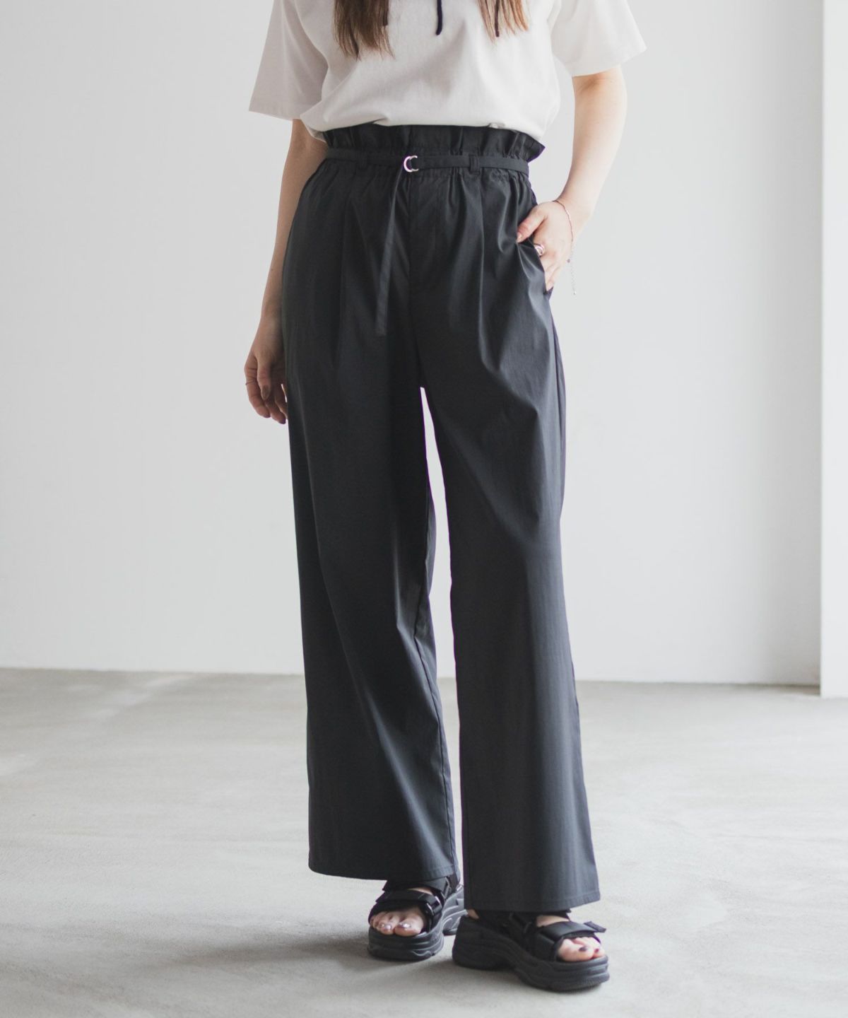 nAvy SARARI ベルト付きハイウエストパンツ レディース