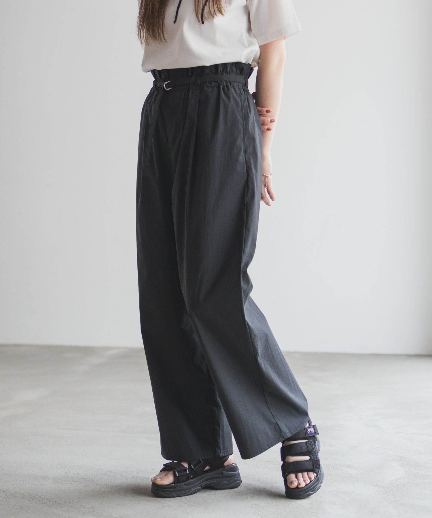 nAvy SARARI ベルト付きハイウエストパンツ レディース