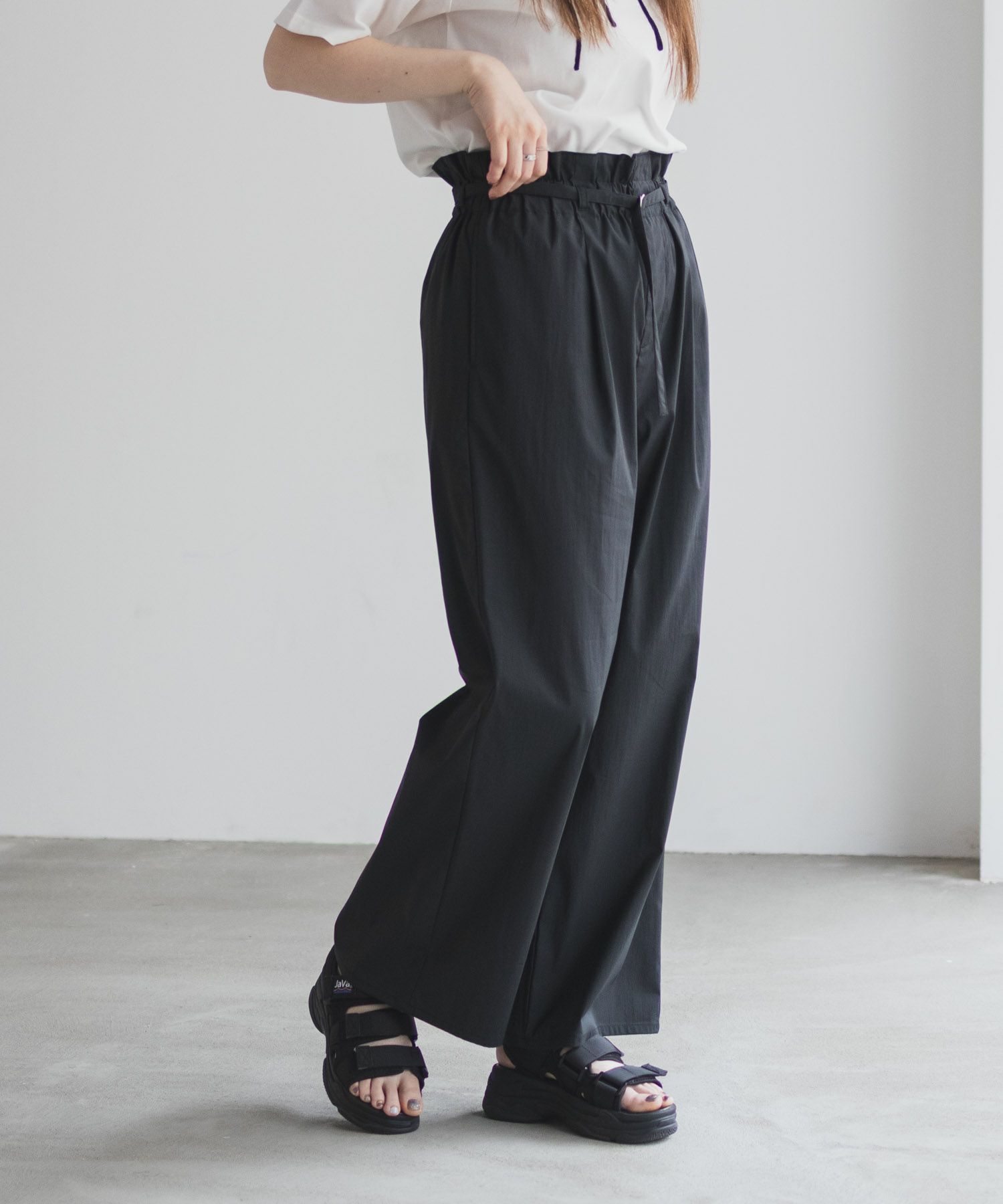 nAvy SARARI ベルト付きハイウエストパンツ レディース