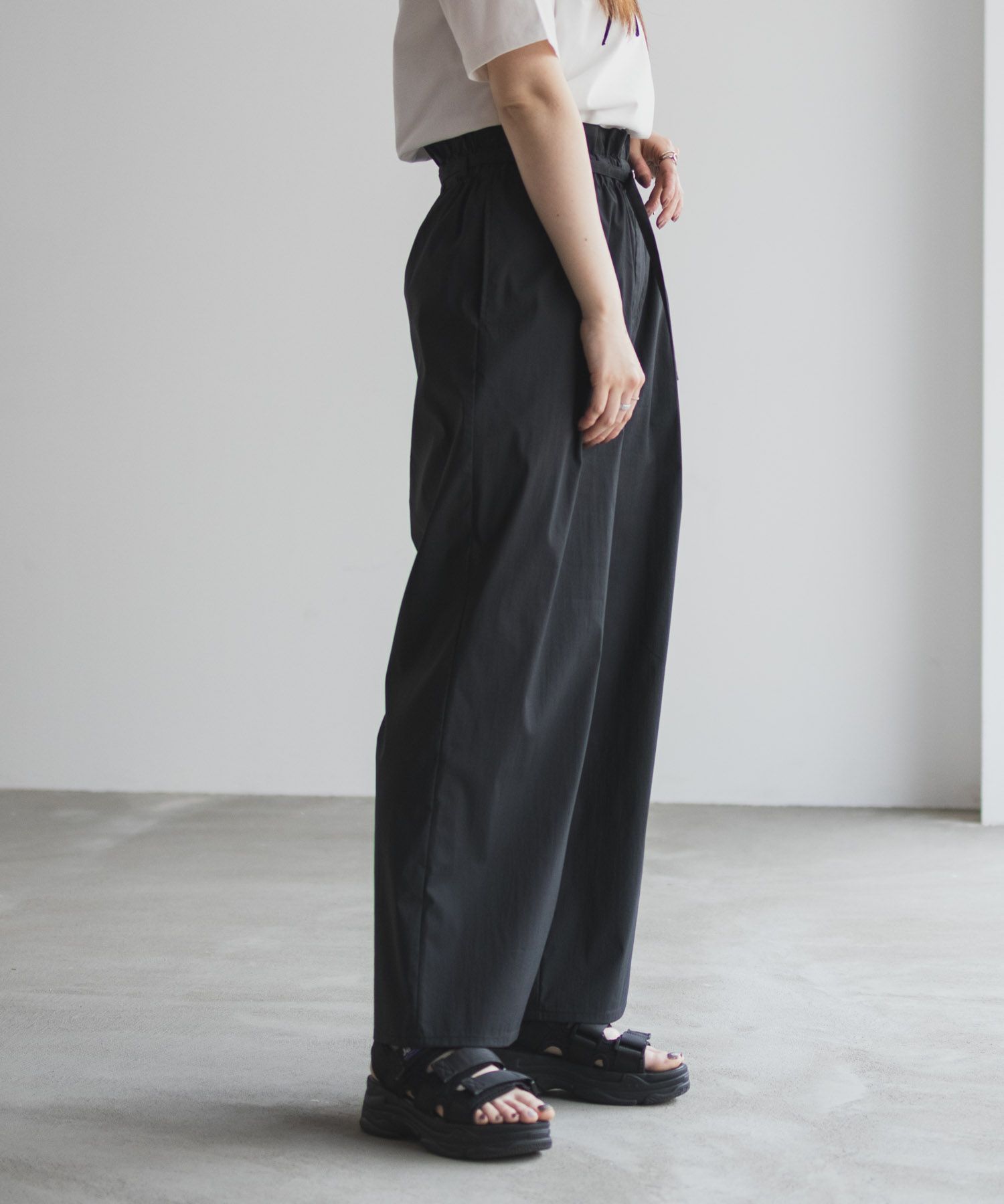 nAvy SARARI ベルト付きハイウエストパンツ レディース