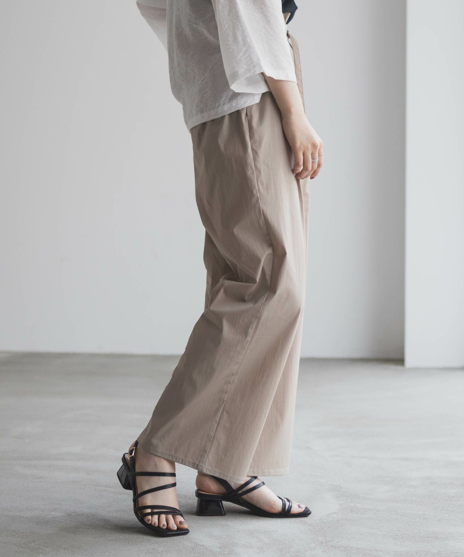 nAvy SARARI ベルト付きハイウエストパンツ レディース