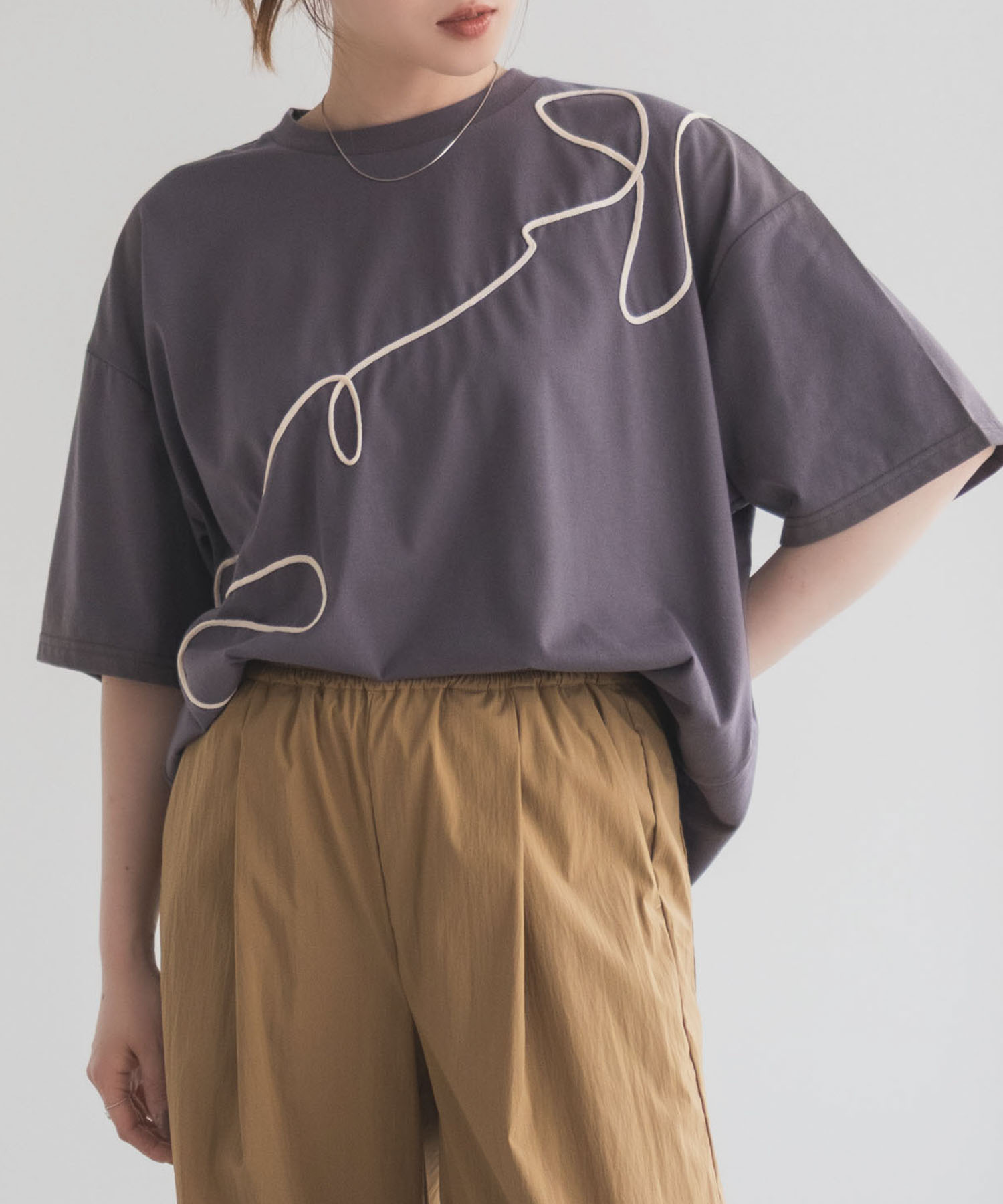 HusHusH  コード刺繍Tシャツ レディース メール便 対応商品商品画像-1