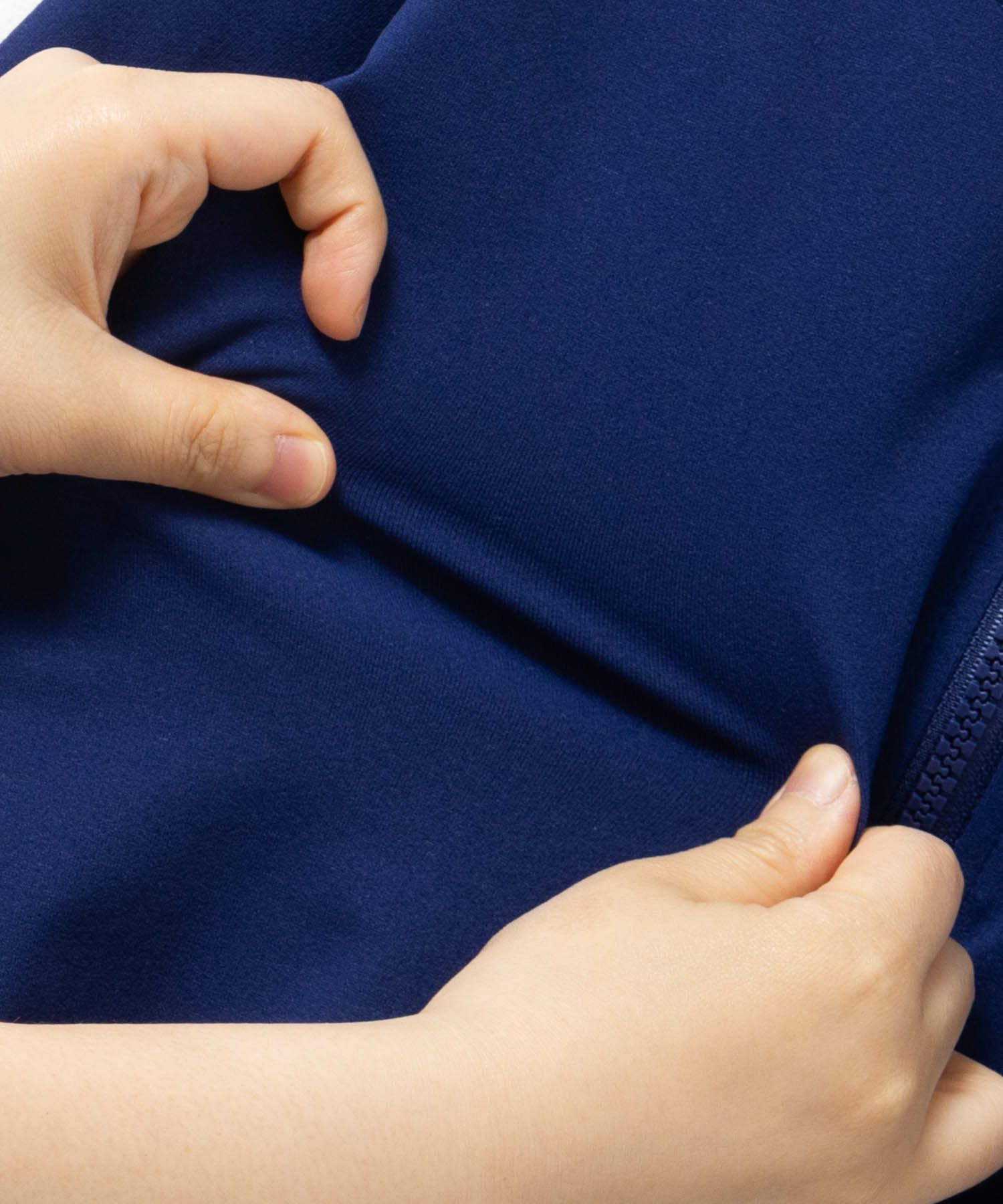 NAVY 袖ロゴラッシュガード キッズ