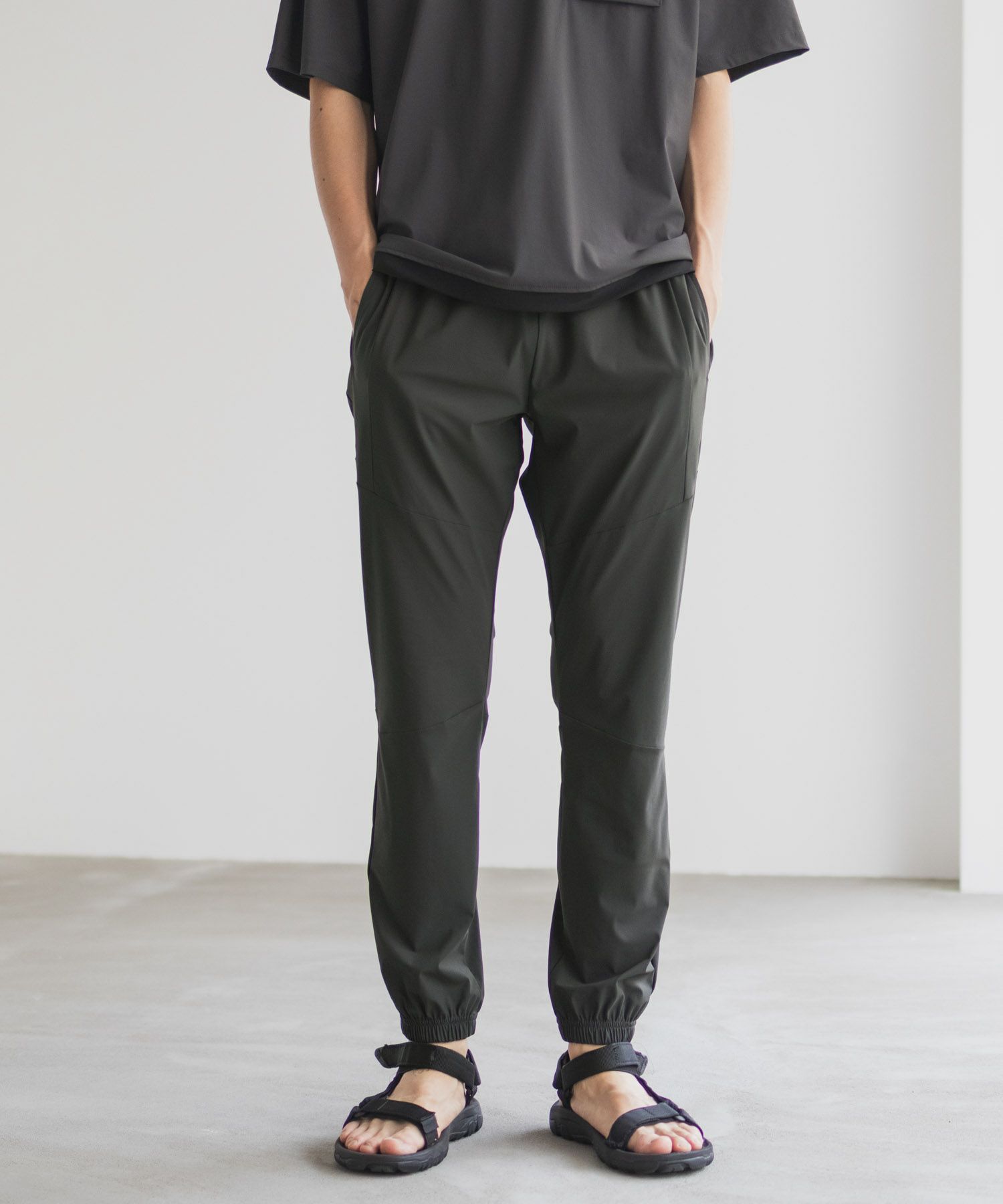 NAVY  SARARI 極冷ジョガーパンツ メンズ商品画像-11