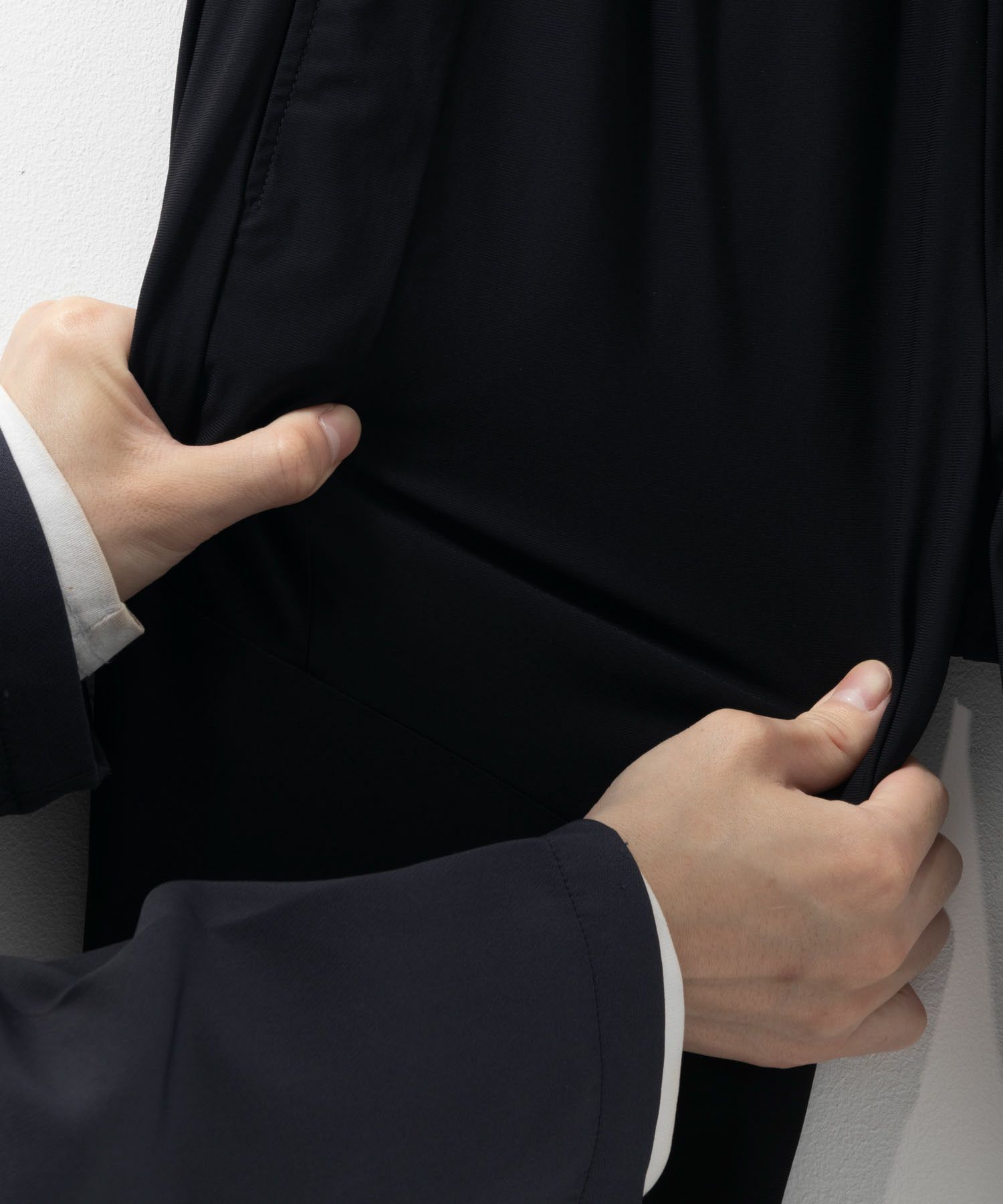 NAVY  SARARI 極冷ジョガーパンツ メンズ商品画像-32