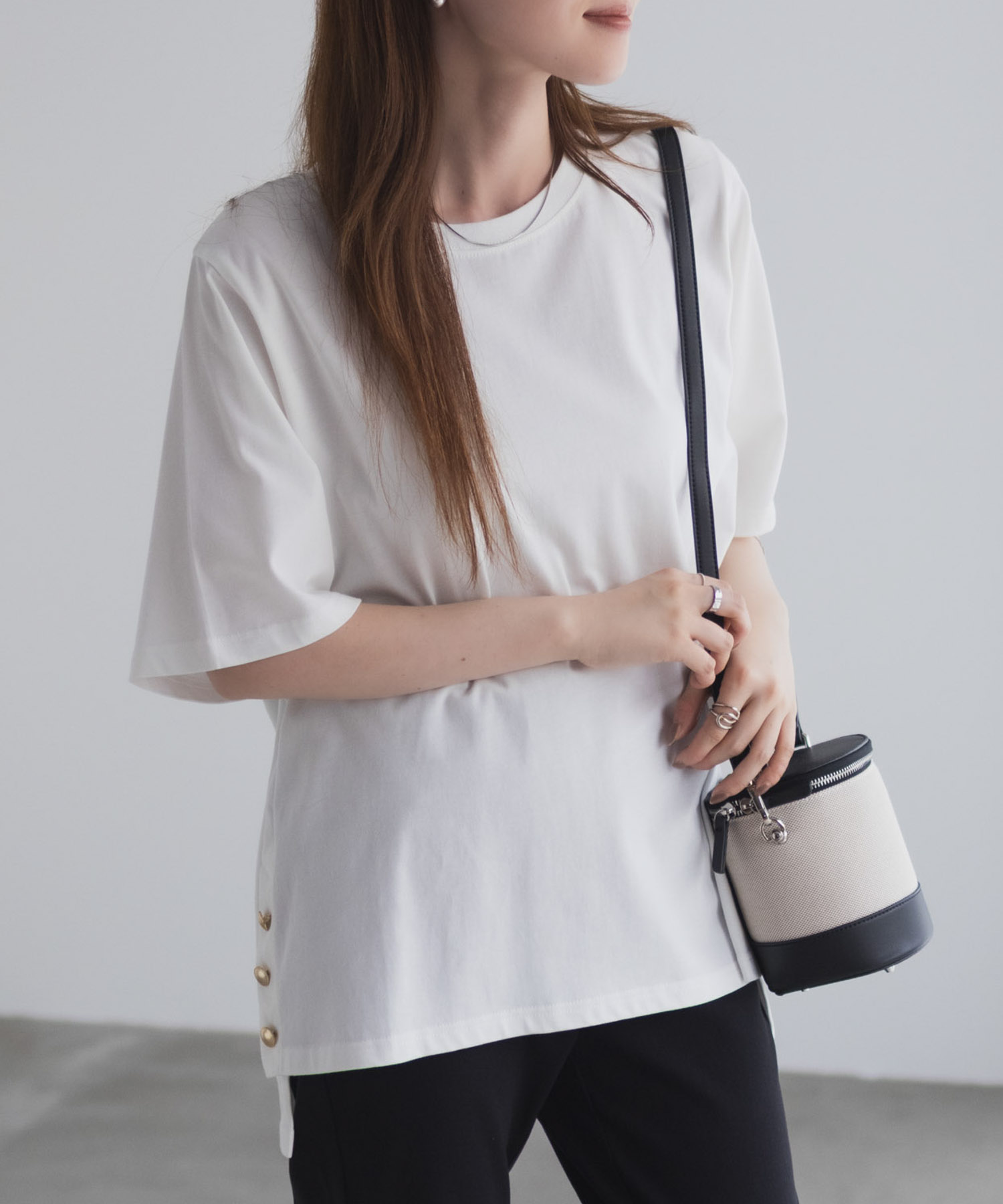 nAvy  裾ボタンオーバーTシャツ レディース メール便 対応商品商品サムネイル-2
