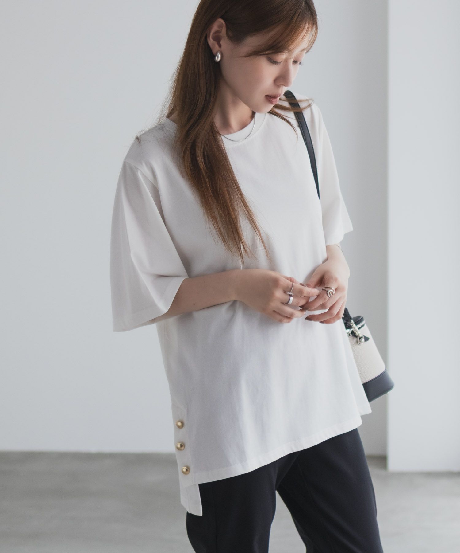 nAvy 裾ボタンオーバーTシャツ レディース メール便 対応商品商品画像-11