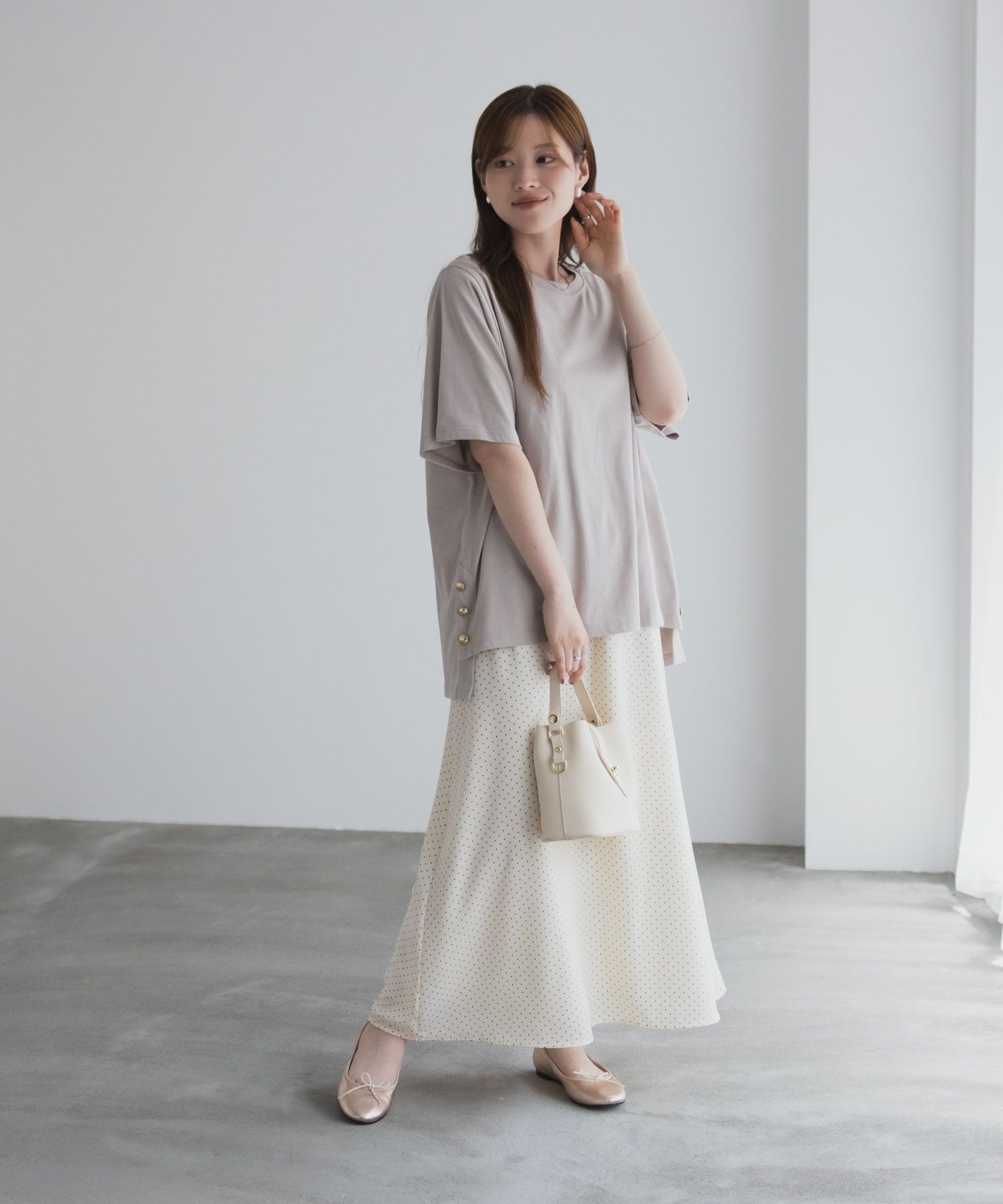 nAvy 裾ボタンオーバーTシャツ レディース メール便 対応商品商品画像-17