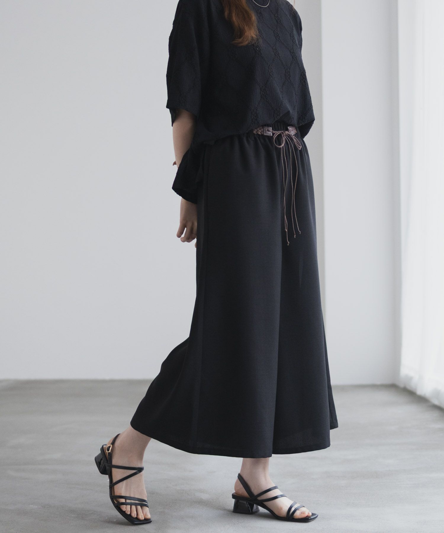 nAvy ベルト付きワイドクロップドパンツ レディース