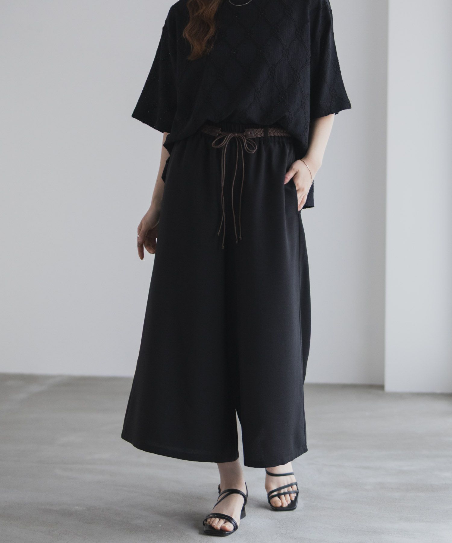 nAvy ベルト付きワイドクロップドパンツ レディース