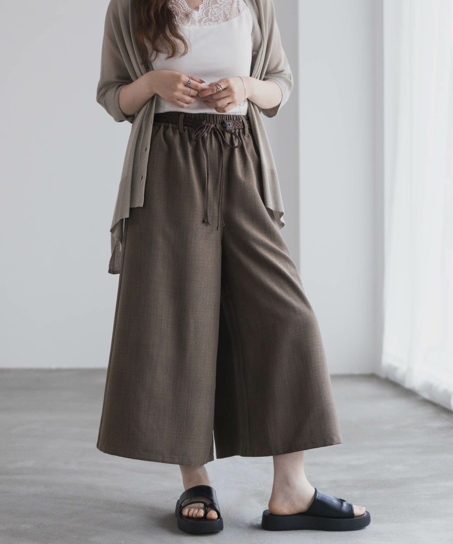 nAvy ベルト付きワイドクロップドパンツ レディース