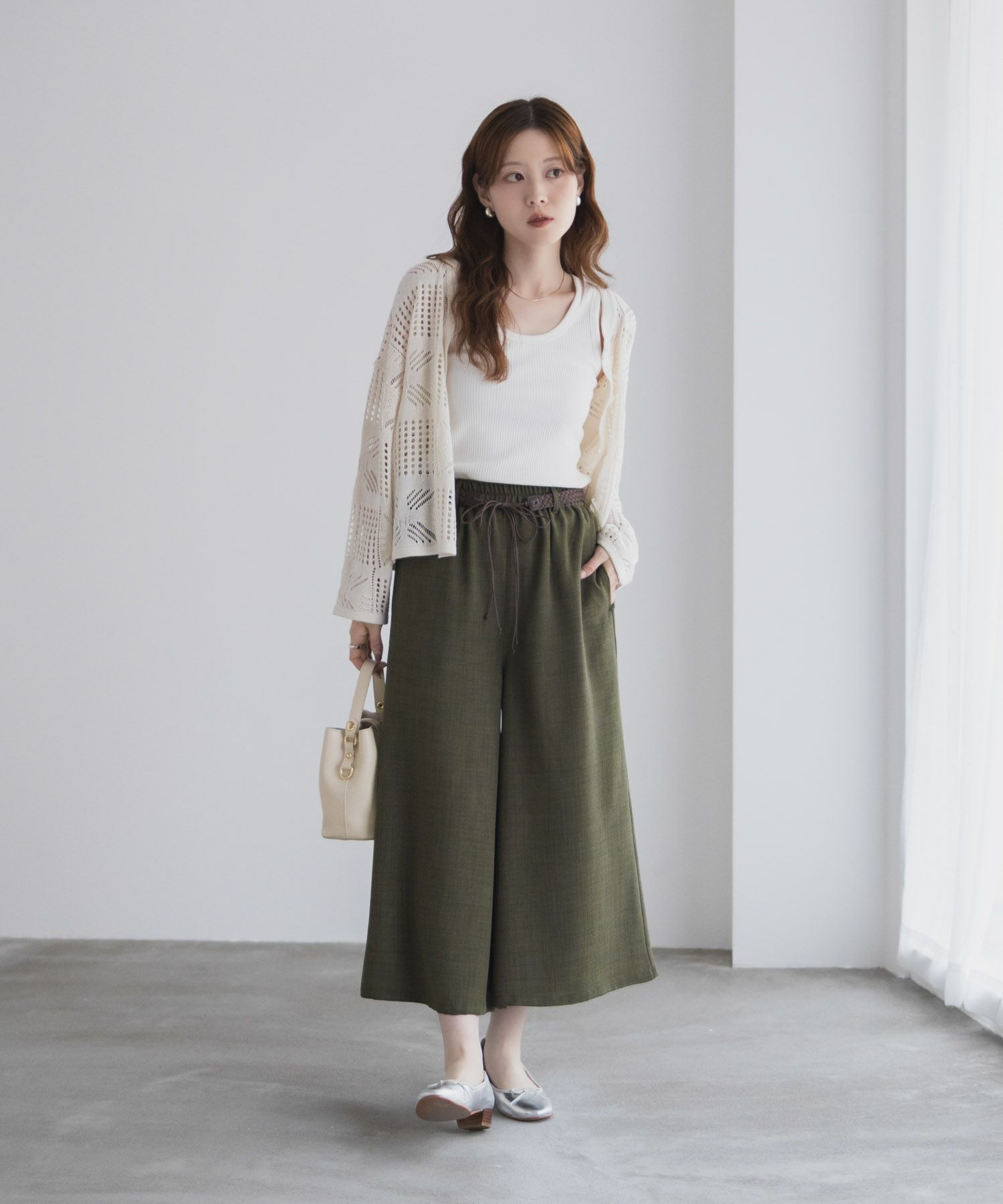 nAvy ベルト付きワイドクロップドパンツ レディース