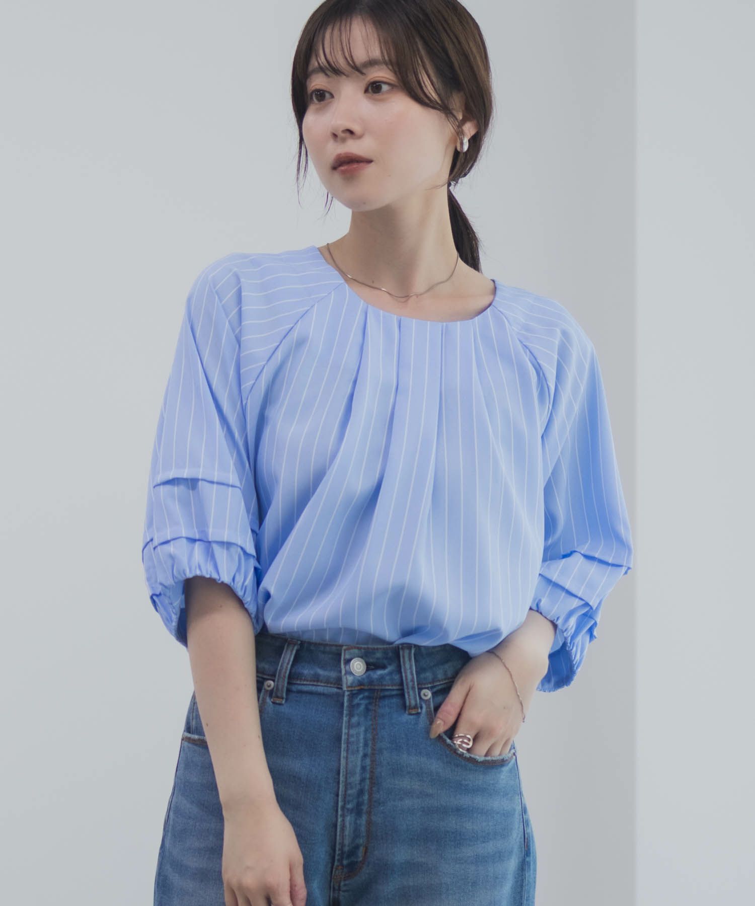 Idnes 袖タックストライプブラウス レディース