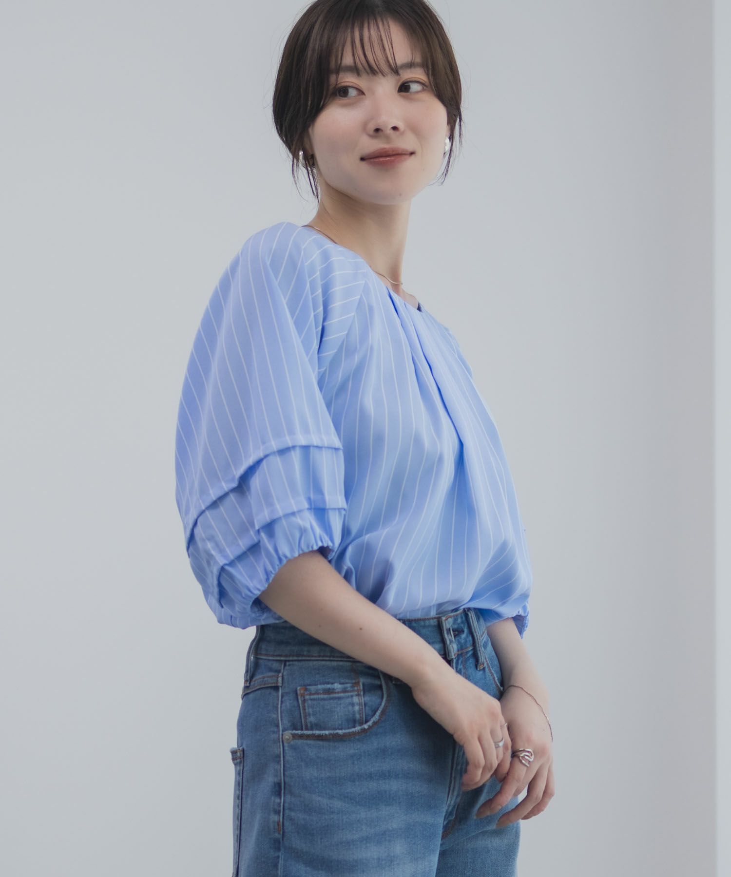 Idnes 袖タックストライプブラウス レディース