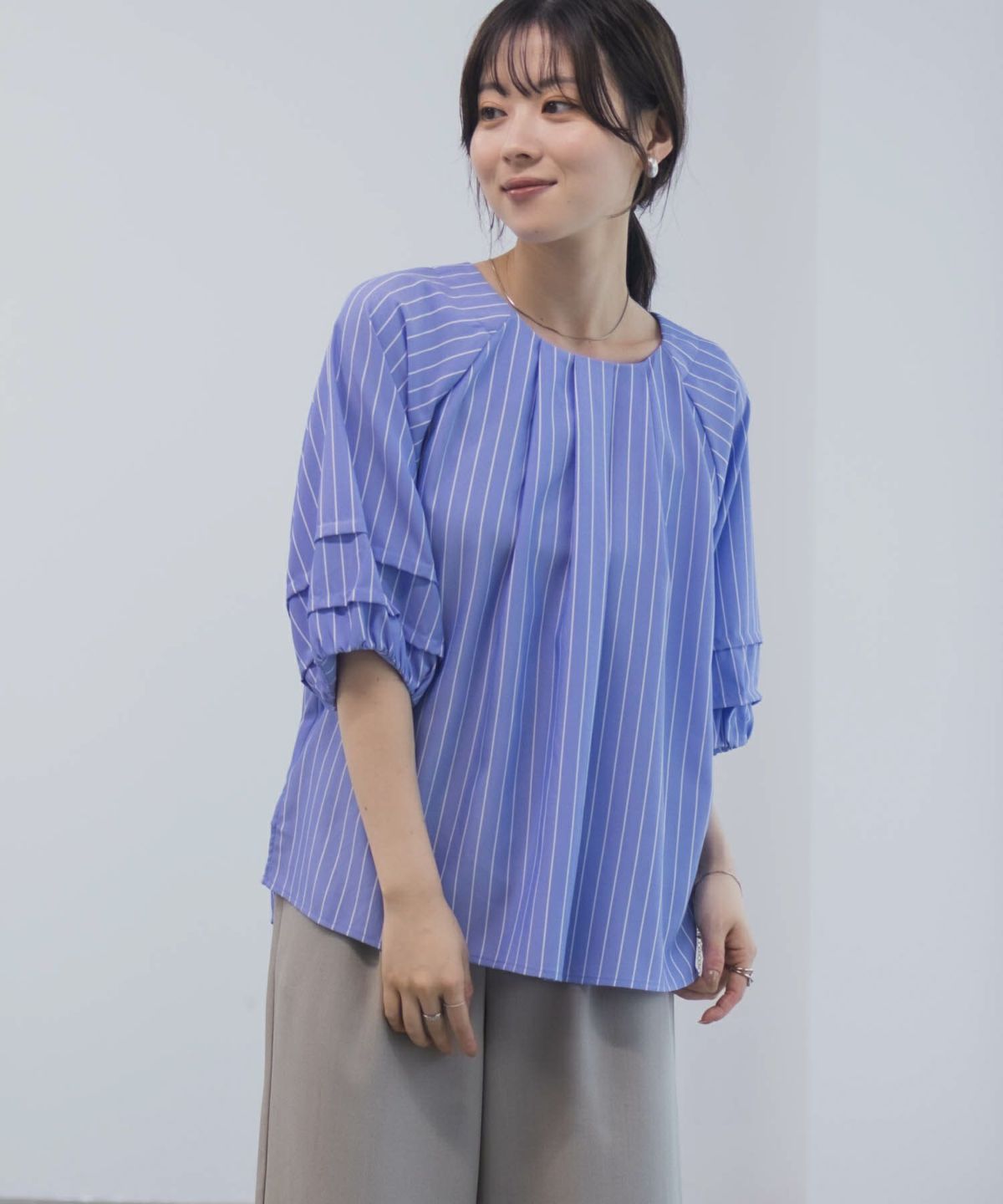 Idnes 袖タックストライプブラウス レディース