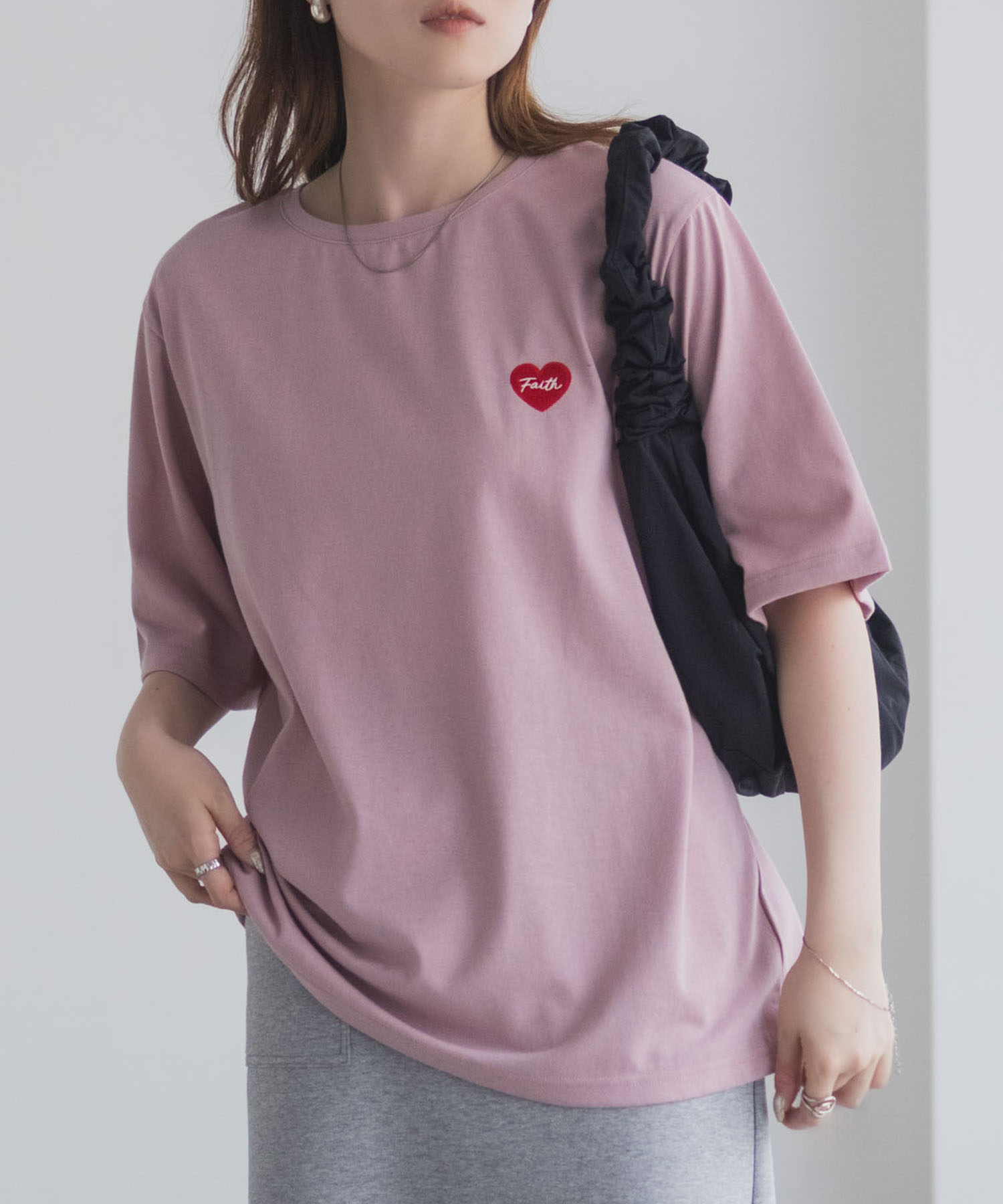 T-GRAPHICS ハート刺繍Tシャツ レディース