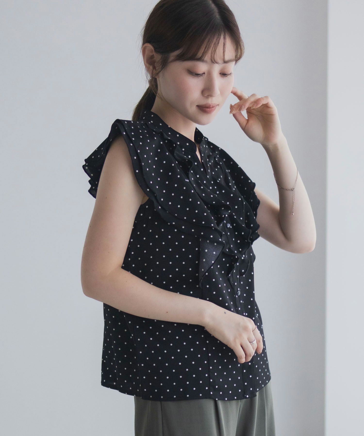 milli de l'air ラッフルフリルキーネックブラウス レディース