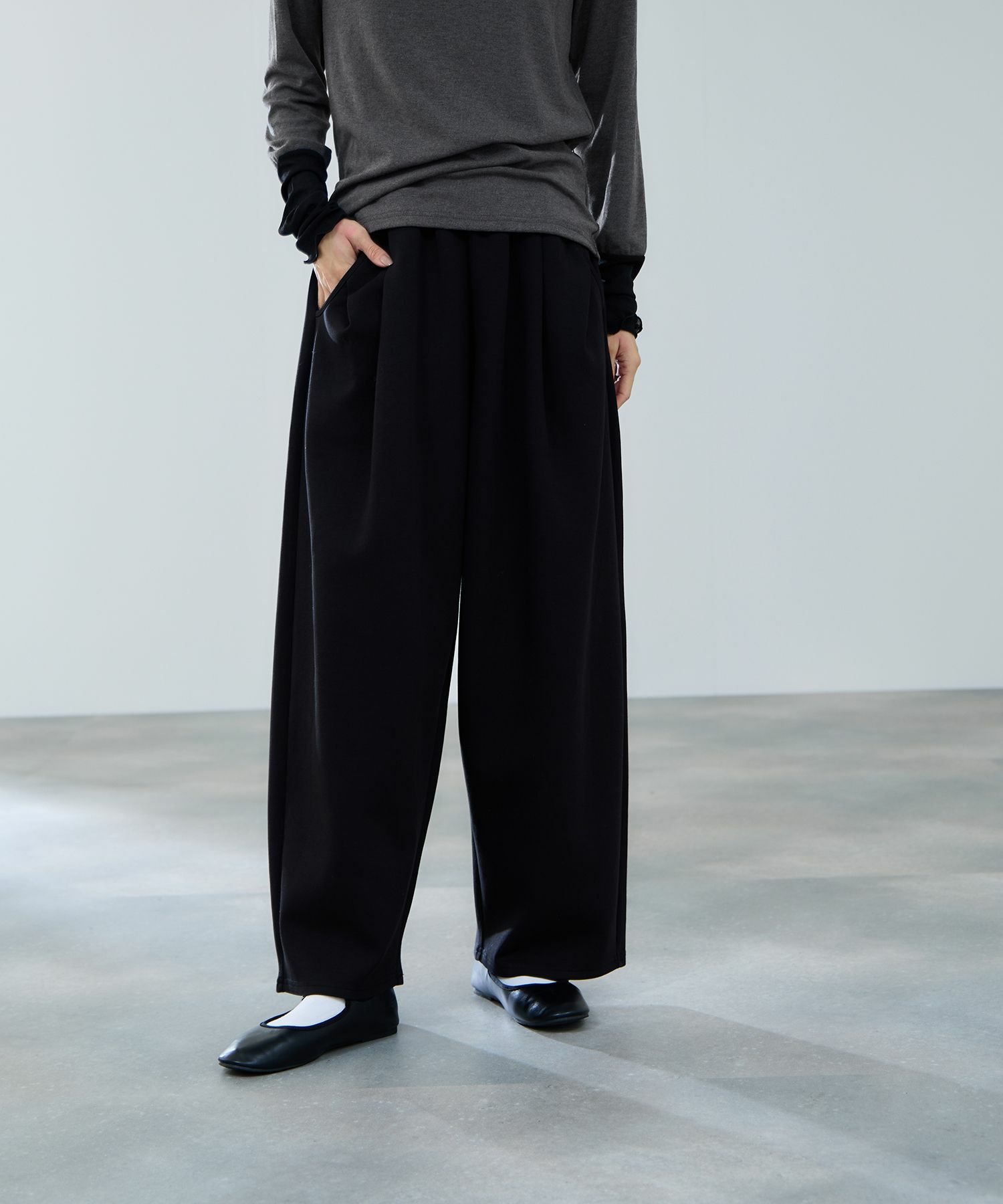 milli de l'air ポンチ素材 リラックスカーブパンツ レディース