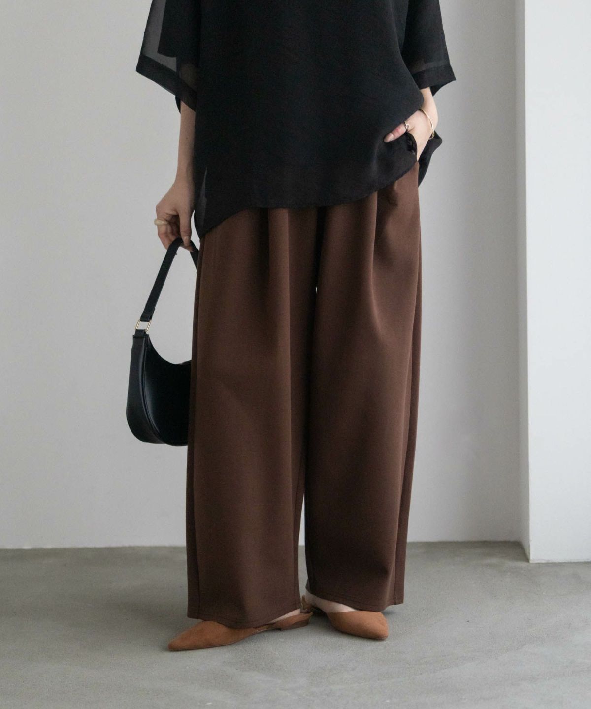 milli de l'air ポンチ素材 リラックスカーブパンツ レディース