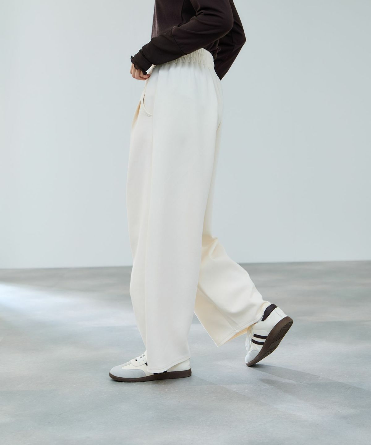 milli de l'air ポンチ素材 リラックスカーブパンツ レディース