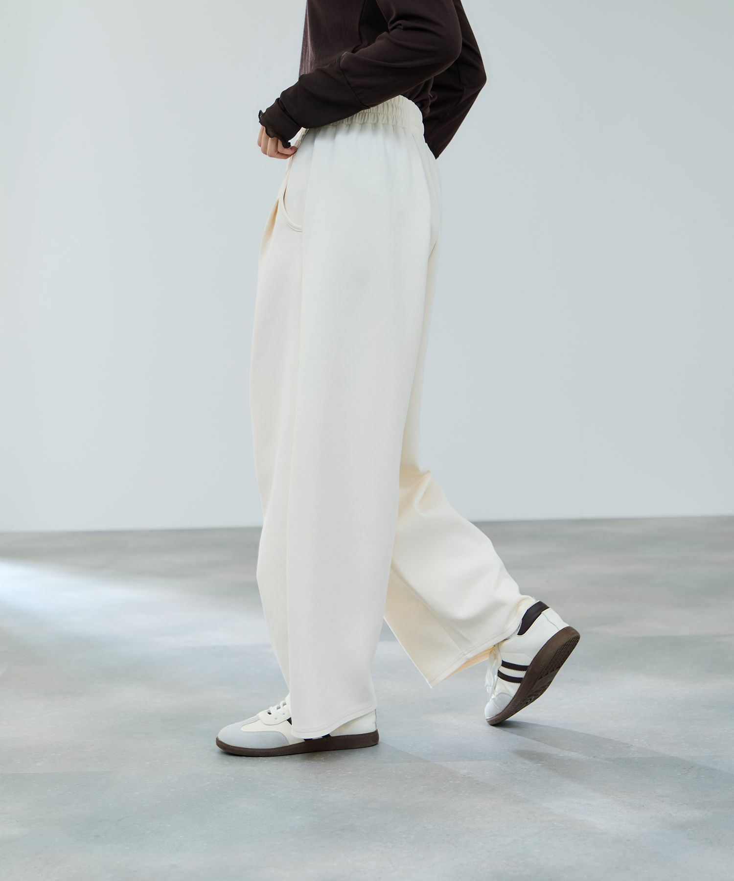 milli de l'air ポンチ素材 リラックスカーブパンツ レディース