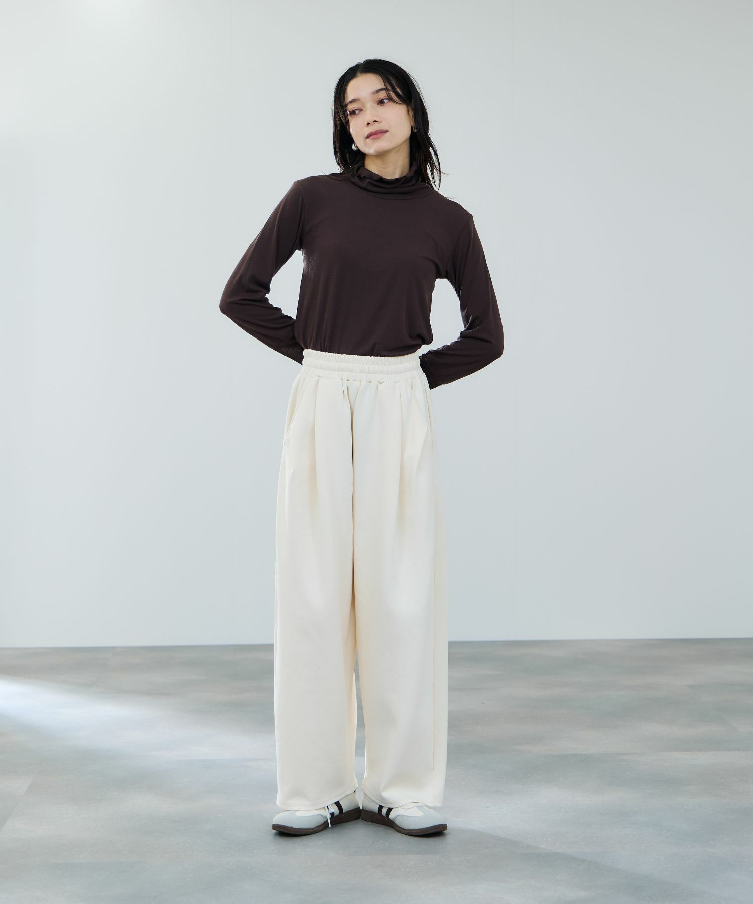 milli de l'air ポンチ素材 リラックスカーブパンツ レディース