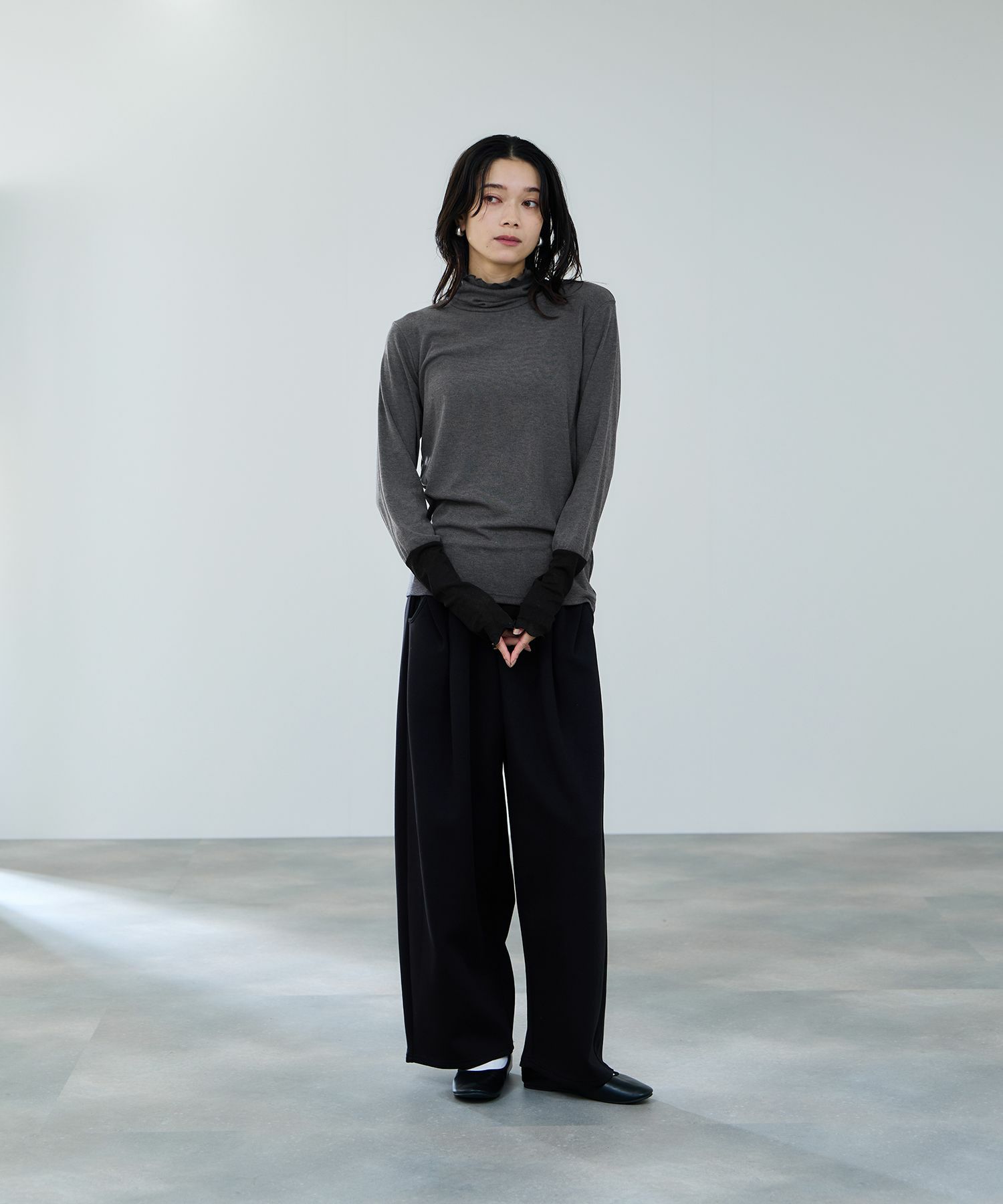 milli de l'air ポンチ素材 リラックスカーブパンツ レディース