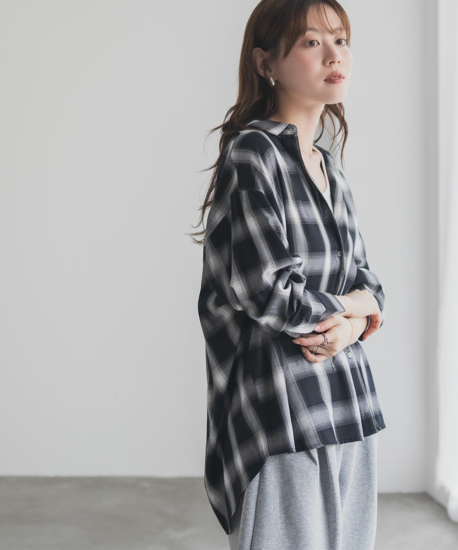 nAvy バックタック前開きシャツ レディース